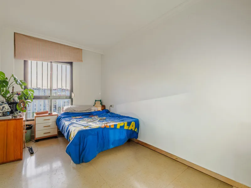 Apartment - Penthouse в продаже в Málaga, Málaga. В доме 3 спален и 1 ванных комнат. Площадь дома 83 м²