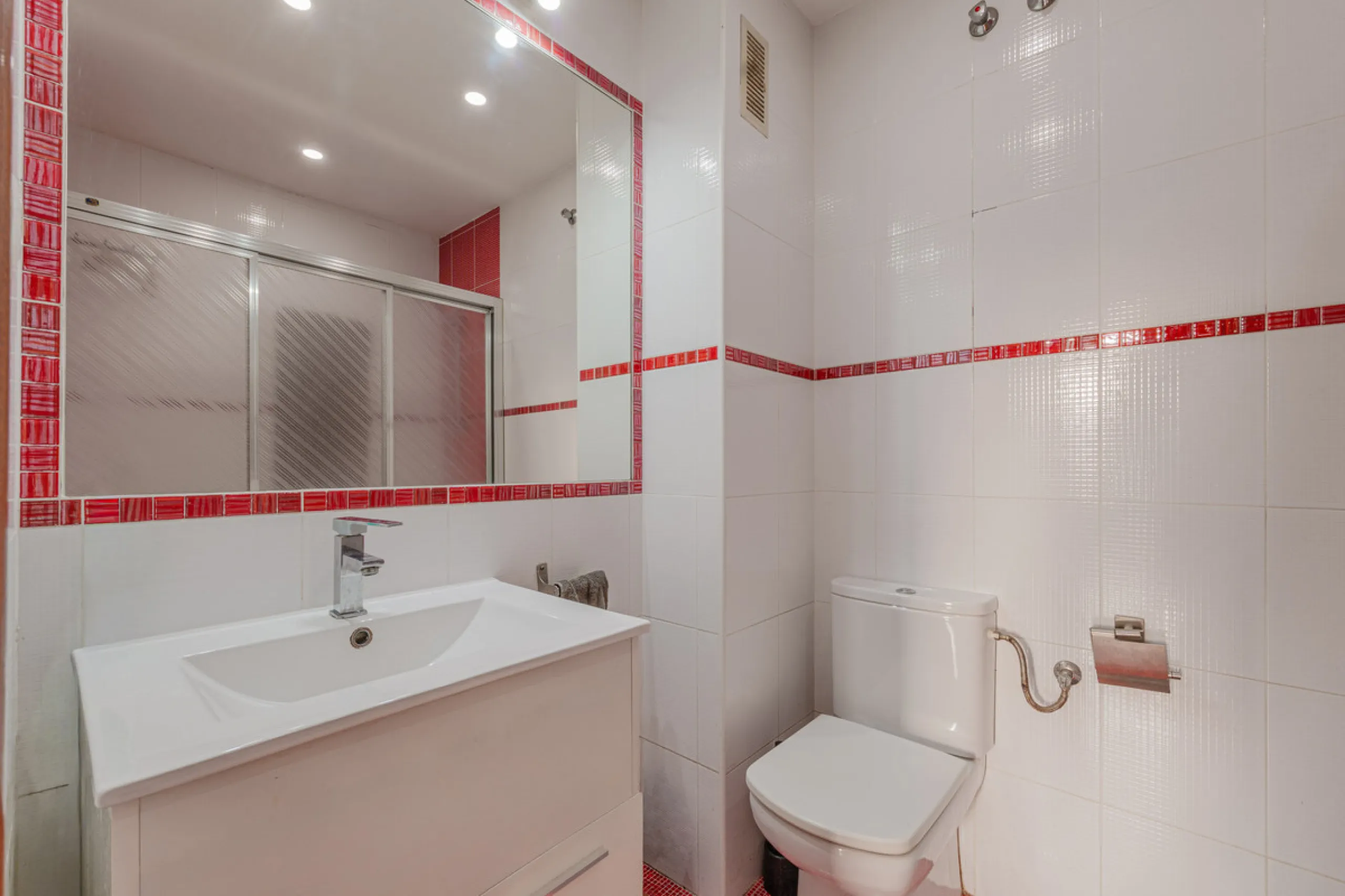 Apartment - Penthouse в продаже в Málaga, Málaga. В доме 3 спален и 1 ванных комнат. Площадь дома 83 м²