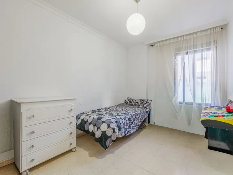 Apartment - Penthouse в продаже в Málaga, Málaga. В доме 3 спален и 1 ванных комнат. Площадь дома 83 м²