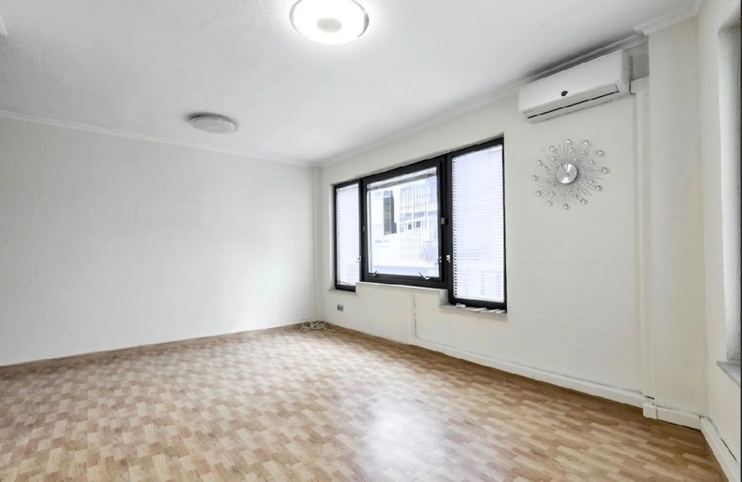 Excellent opportunity to acquire an office space in the heart of Marbella, located on the well-known street, one of the busiest and most central streets in the city.