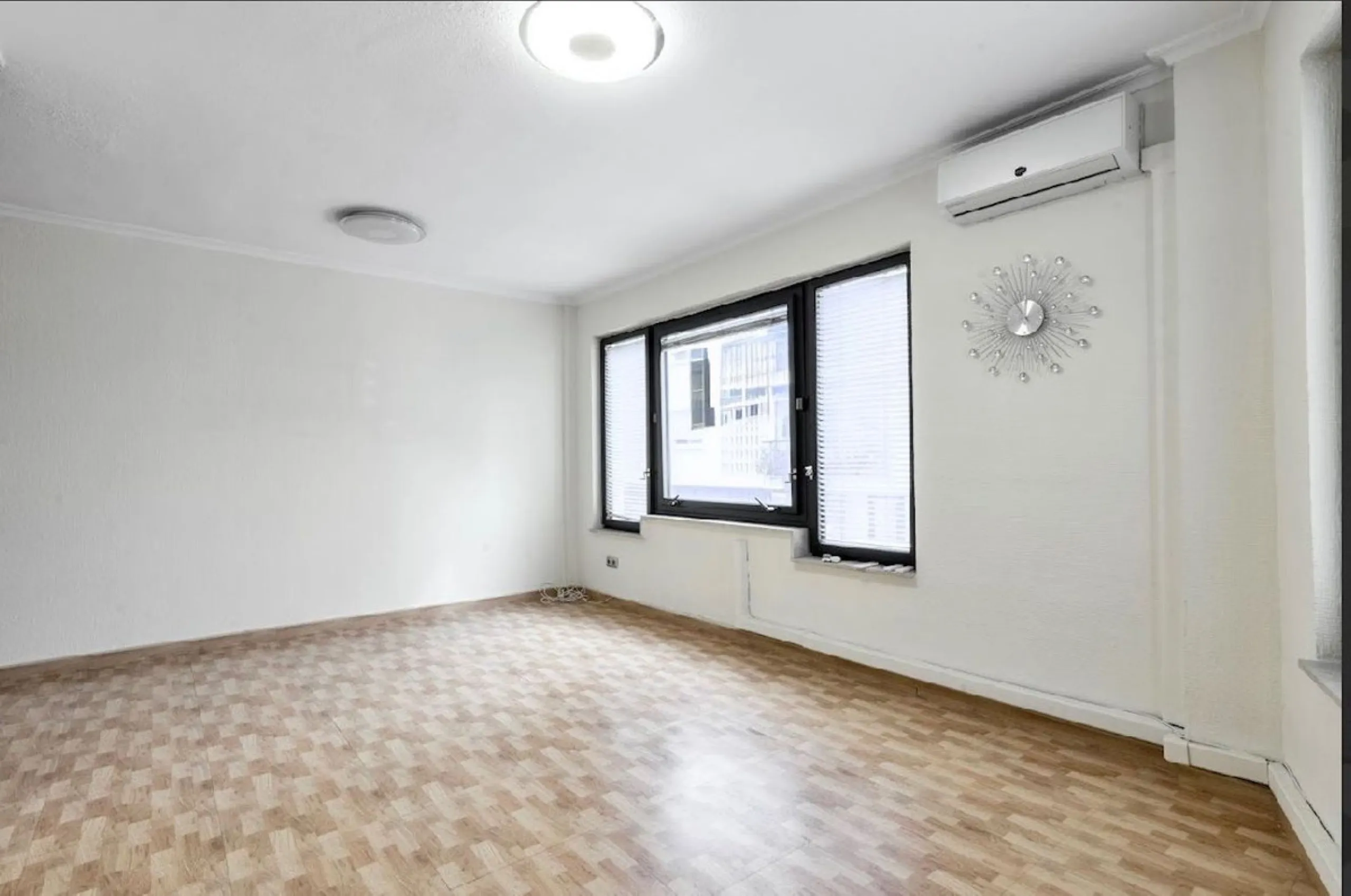 Excellent opportunity to acquire an office space in the heart of Marbella, located on the well-known street, one of the busiest and most central streets in the city.