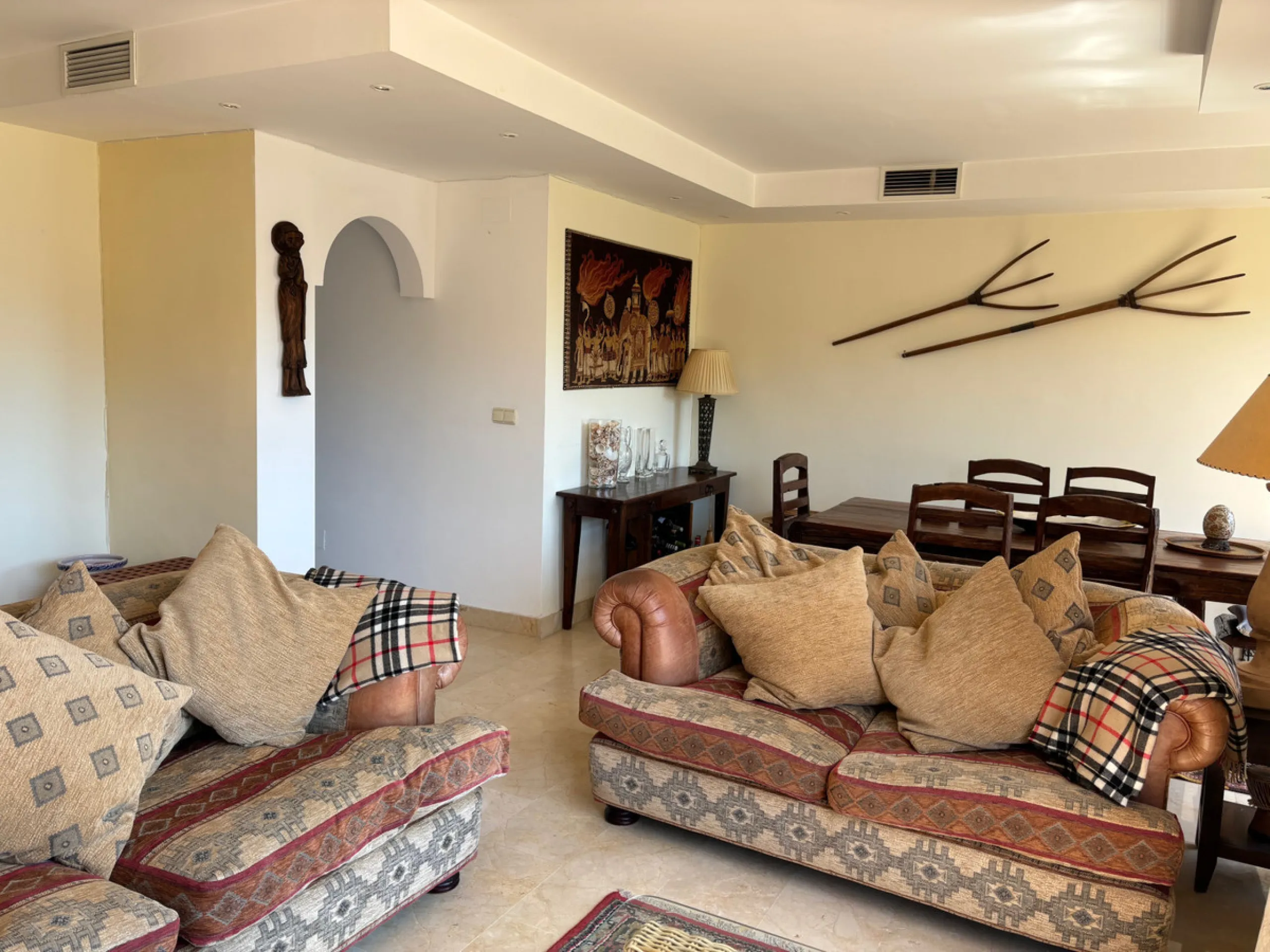 We are delighted to present this fabulous 3 bedroomed South west facing apartment situated on the 3rd floor which is located on the prestigious area of Marbella known as the Golden mile within close proximity to the famous Puente Romano Hotel Resort and w