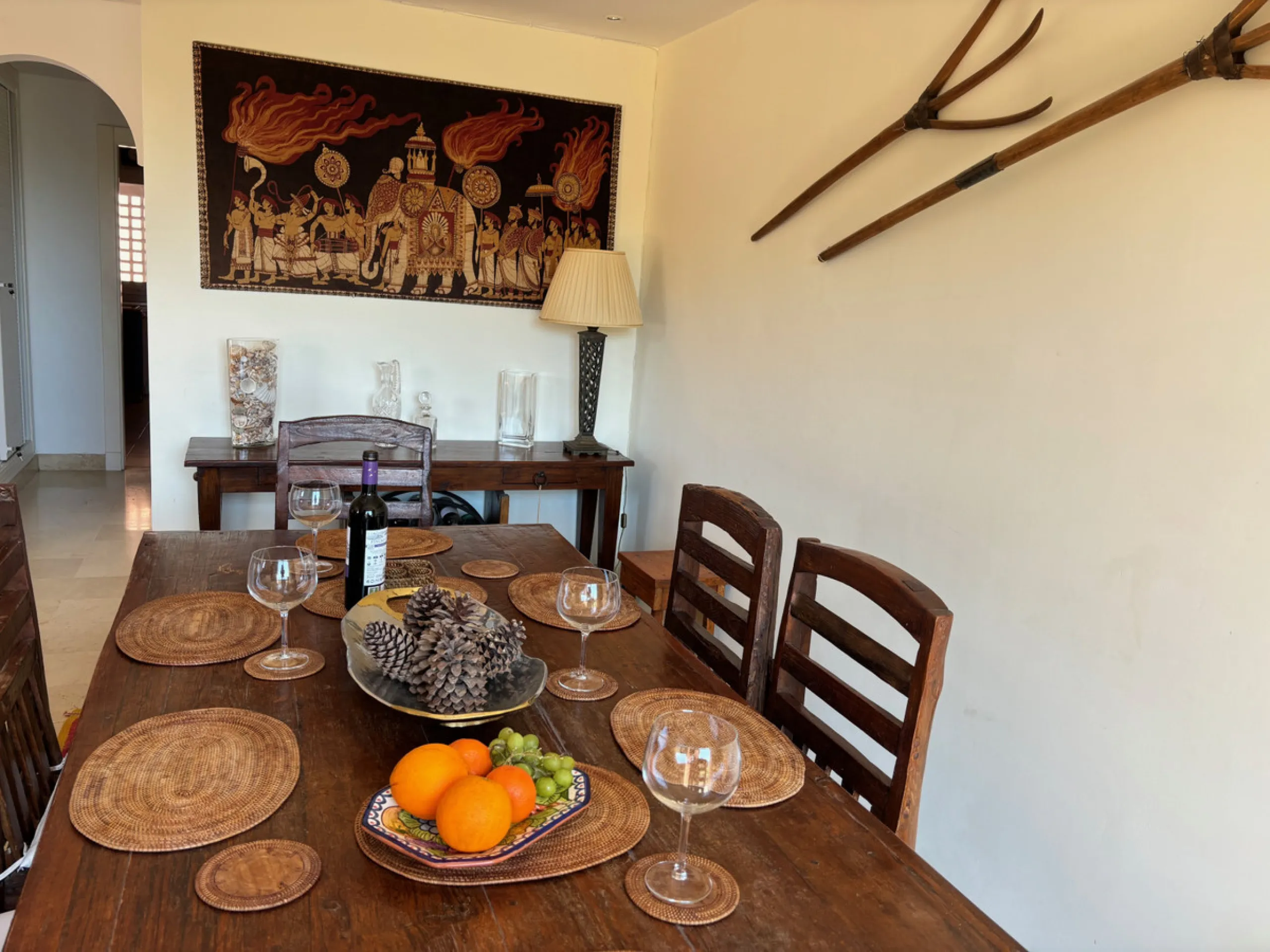 We are delighted to present this fabulous 3 bedroomed South west facing apartment situated on the 3rd floor which is located on the prestigious area of Marbella known as the Golden mile within close proximity to the famous Puente Romano Hotel Resort and w
