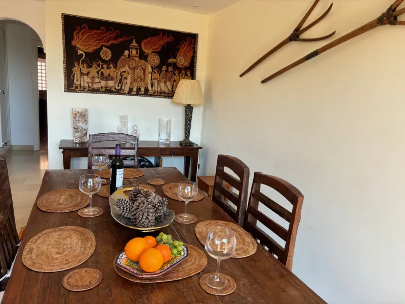 We are delighted to present this fabulous 3 bedroomed South west facing apartment situated on the 3rd floor which is located on the prestigious area of Marbella known as the Golden mile within close proximity to the famous Puente Romano Hotel Resort and w