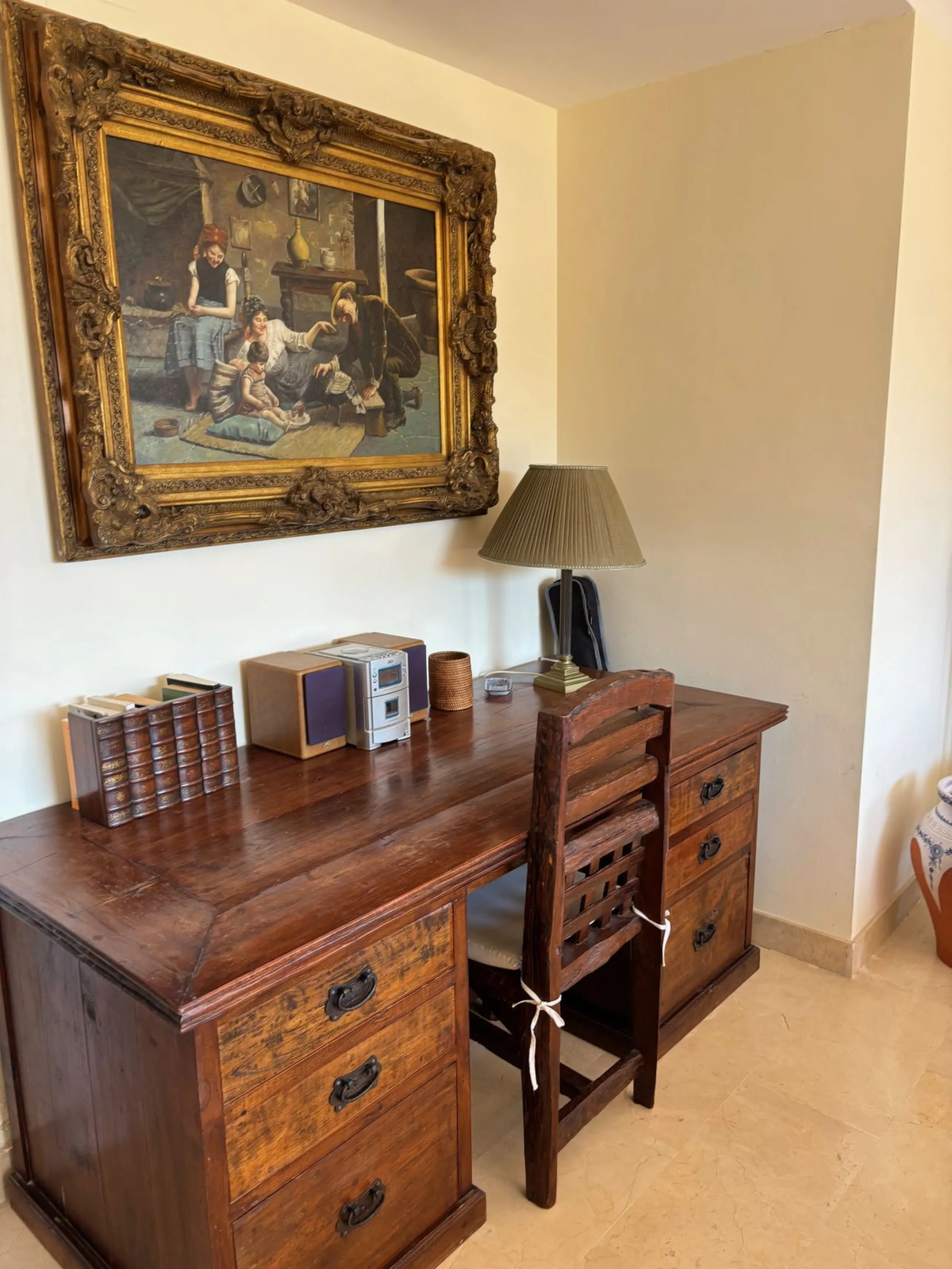 We are delighted to present this fabulous 3 bedroomed South west facing apartment situated on the 3rd floor which is located on the prestigious area of Marbella known as the Golden mile within close proximity to the famous Puente Romano Hotel Resort and w
