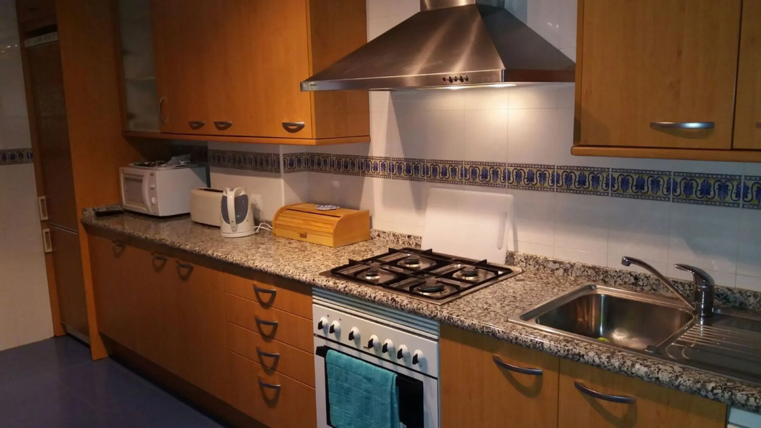 Located on the Beachside of the ever-growing popular San Pedro de Alcantara situated opposite the Gym & Padel Club this is an incredible opportunity to own this fabulous ground floor apartment situated in a prime location approx. 500 metres to the beach, 