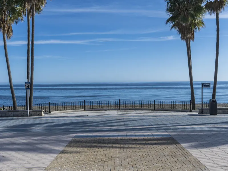 Located on the Beachside of the ever-growing popular San Pedro de Alcantara situated opposite the Gym & Padel Club this is an incredible opportunity to own this fabulous ground floor apartment situated in a prime location approx. 500 metres to the beach, 