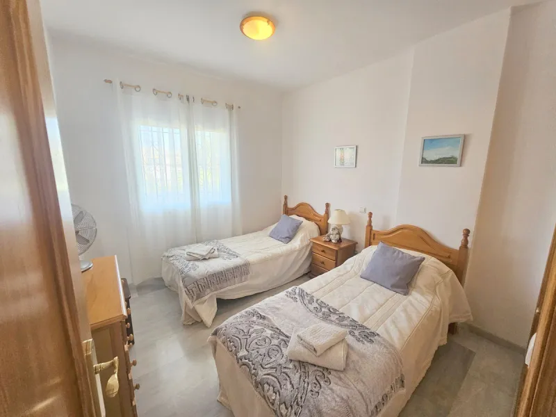 Apartment in Miraflores with fantastic sea views. It features two spacious bedrooms and two bathrooms, a fully equipped kitchen with a utility room, and a spacious living-dining room with access to a 10 m2 terrace with fantastic sea views. The complex is 