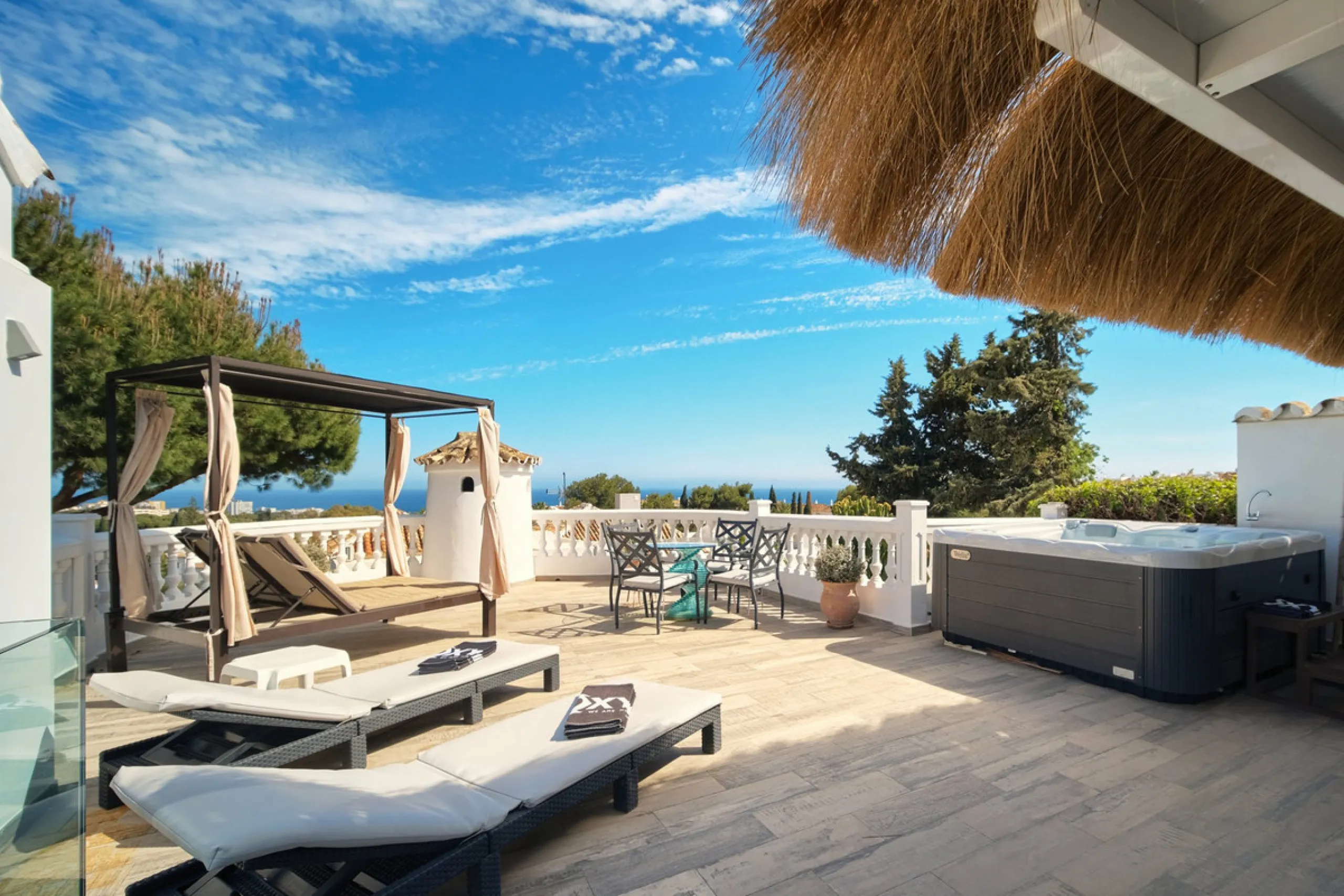 Villa for sale in , Mijas Costa with 4 bedrooms, 4 bathrooms, 4 en suite bathrooms, 1 toilet and with orientation south, with private swimming pool, private garage (2 parking spaces) and private garden. Regarding property dimensions, it has 220 m² built, 