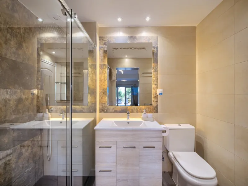 Villa for sale in , Mijas Costa with 4 bedrooms, 4 bathrooms, 4 en suite bathrooms, 1 toilet and with orientation south, with private swimming pool, private garage (2 parking spaces) and private garden. Regarding property dimensions, it has 220 m² built, 