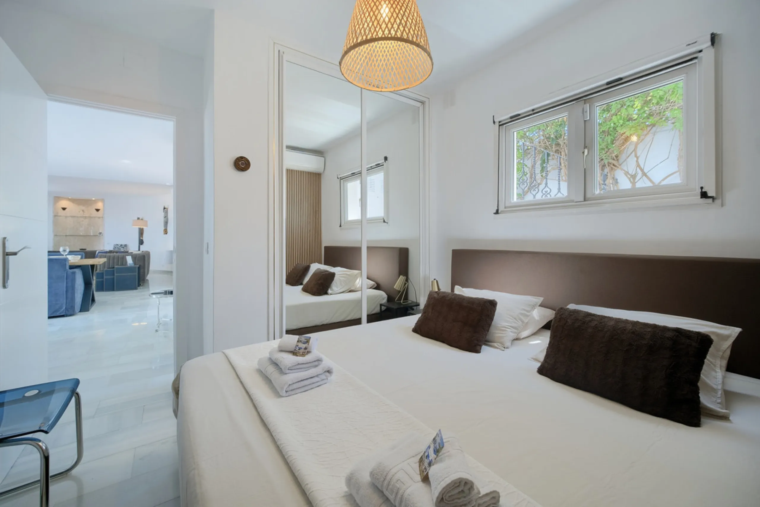 Villa for sale in , Mijas Costa with 4 bedrooms, 4 bathrooms, 4 en suite bathrooms, 1 toilet and with orientation south, with private swimming pool, private garage (2 parking spaces) and private garden. Regarding property dimensions, it has 220 m² built, 