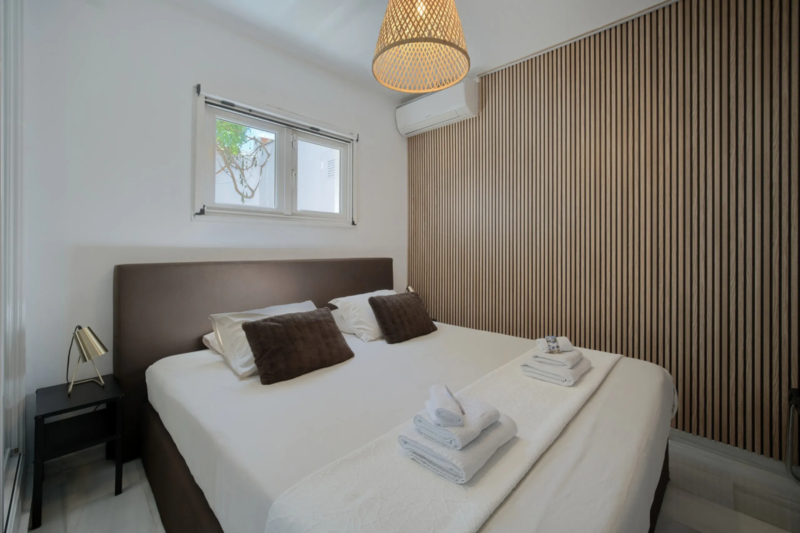 Villa for sale in , Mijas Costa with 4 bedrooms, 4 bathrooms, 4 en suite bathrooms, 1 toilet and with orientation south, with private swimming pool, private garage (2 parking spaces) and private garden. Regarding property dimensions, it has 220 m² built, 