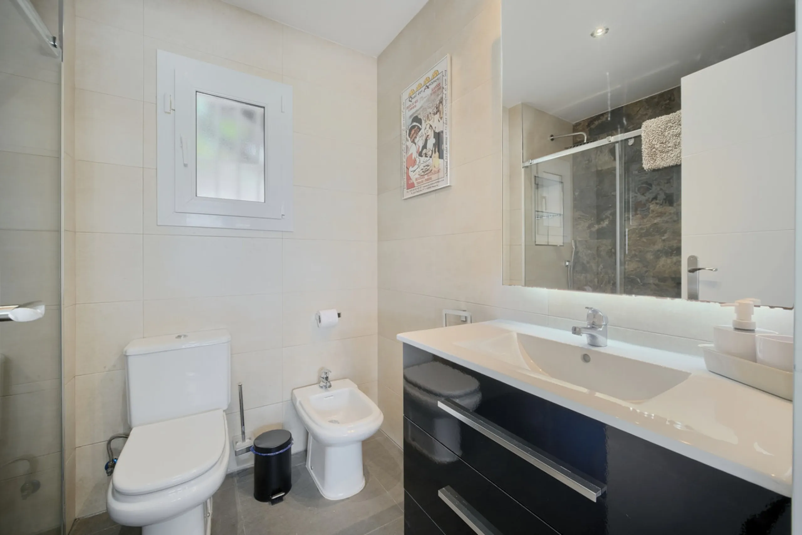 Villa for sale in , Mijas Costa with 4 bedrooms, 4 bathrooms, 4 en suite bathrooms, 1 toilet and with orientation south, with private swimming pool, private garage (2 parking spaces) and private garden. Regarding property dimensions, it has 220 m² built, 