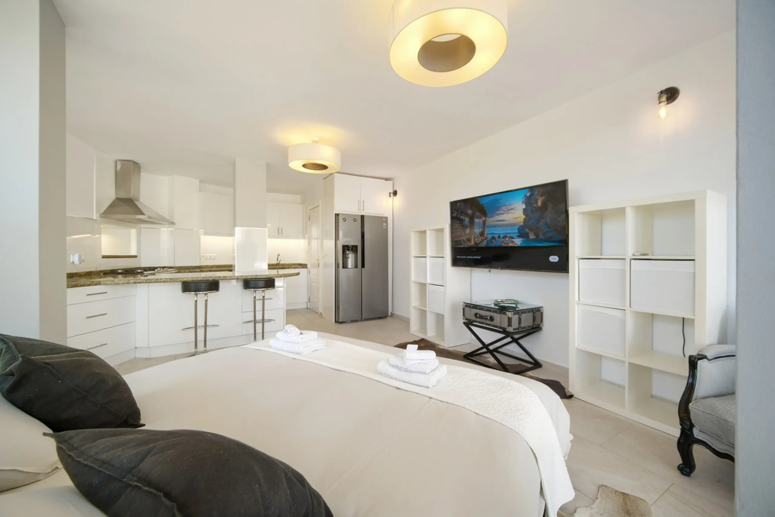 Villa for sale in , Mijas Costa with 4 bedrooms, 4 bathrooms, 4 en suite bathrooms, 1 toilet and with orientation south, with private swimming pool, private garage (2 parking spaces) and private garden. Regarding property dimensions, it has 220 m² built, 
