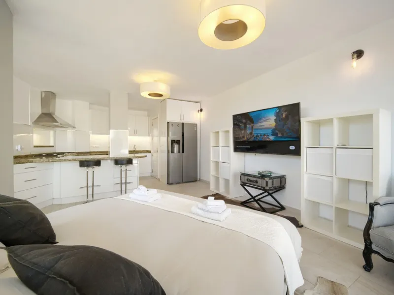 Villa for sale in , Mijas Costa with 4 bedrooms, 4 bathrooms, 4 en suite bathrooms, 1 toilet and with orientation south, with private swimming pool, private garage (2 parking spaces) and private garden. Regarding property dimensions, it has 220 m² built, 
