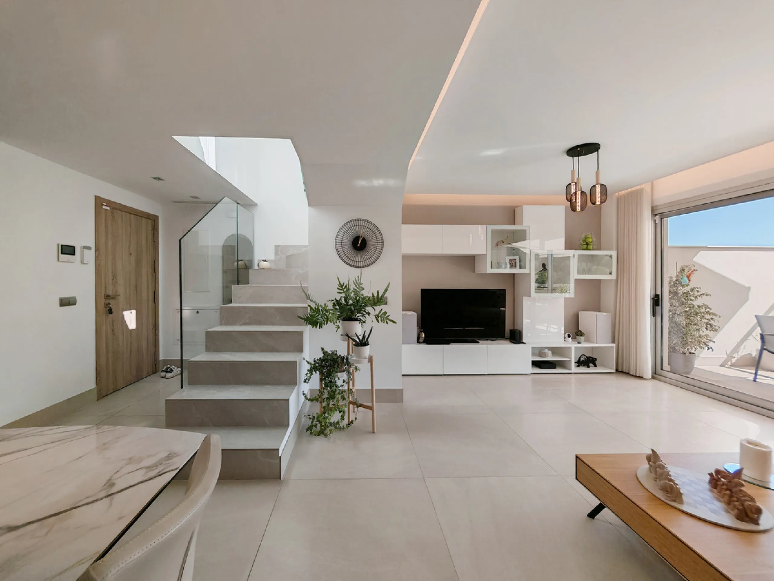 Penthouse for sale in , Mijas Costa with 3 bedrooms, 2 bathrooms, 1 on suite bathroom and with orientation south, with communal swimming pool, private garage (2 parking spaces) and communal garden. Regarding property dimensions, it has 102 m² built and 37