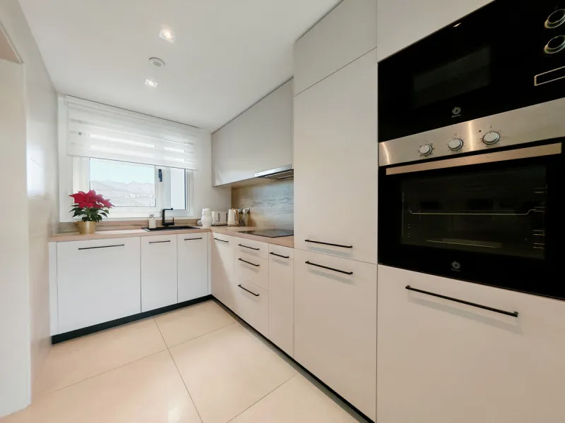Penthouse for sale in , Mijas Costa with 3 bedrooms, 2 bathrooms, 1 on suite bathroom and with orientation south, with communal swimming pool, private garage (2 parking spaces) and communal garden. Regarding property dimensions, it has 102 m² built and 37