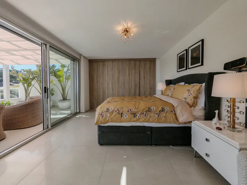 Penthouse for sale in , Mijas Costa with 3 bedrooms, 2 bathrooms, 1 on suite bathroom and with orientation south, with communal swimming pool, private garage (2 parking spaces) and communal garden. Regarding property dimensions, it has 102 m² built and 37