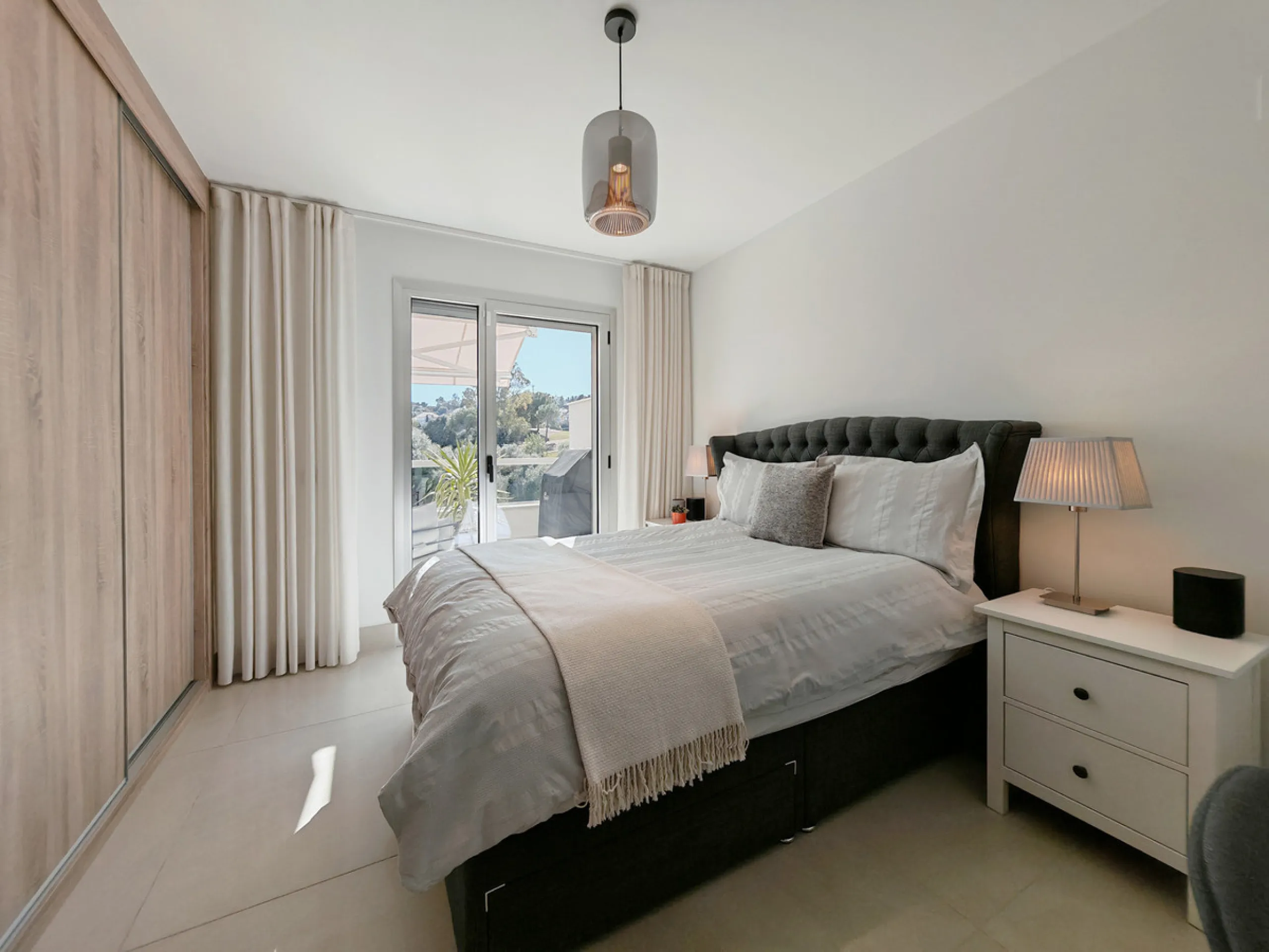 Penthouse for sale in , Mijas Costa with 3 bedrooms, 2 bathrooms, 1 on suite bathroom and with orientation south, with communal swimming pool, private garage (2 parking spaces) and communal garden. Regarding property dimensions, it has 102 m² built and 37