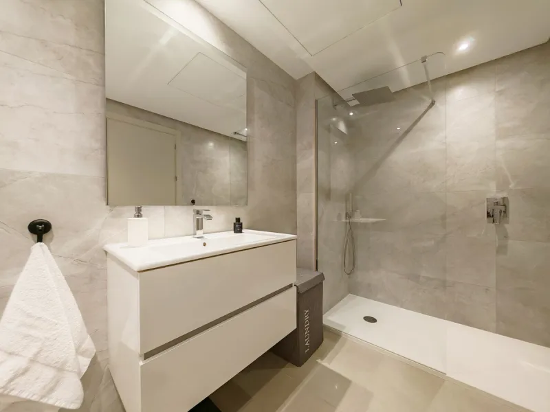Penthouse for sale in , Mijas Costa with 3 bedrooms, 2 bathrooms, 1 on suite bathroom and with orientation south, with communal swimming pool, private garage (2 parking spaces) and communal garden. Regarding property dimensions, it has 102 m² built and 37