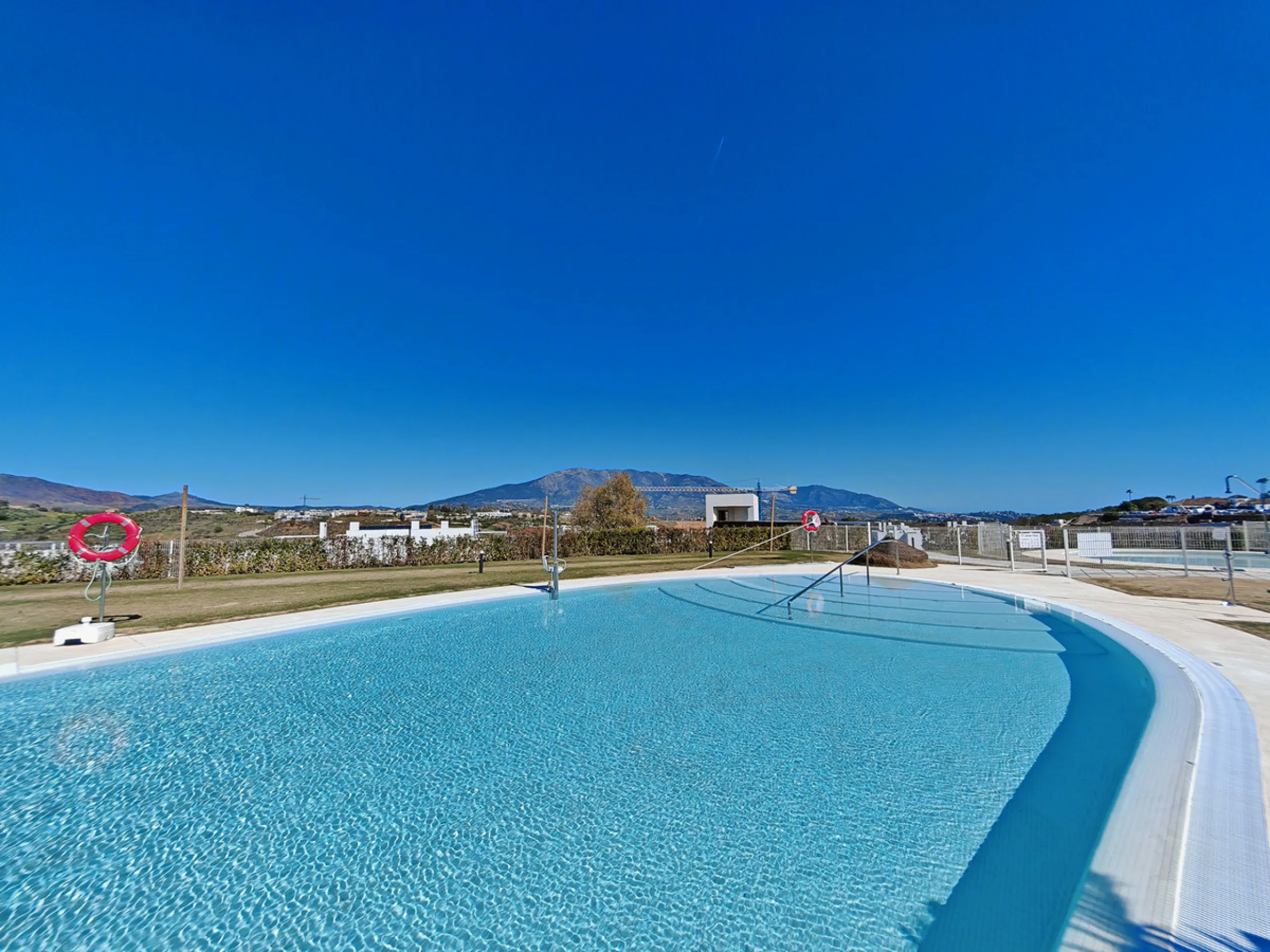 Penthouse for sale in , Mijas Costa with 3 bedrooms, 2 bathrooms, 1 on suite bathroom and with orientation south, with communal swimming pool, private garage (2 parking spaces) and communal garden. Regarding property dimensions, it has 102 m² built and 37