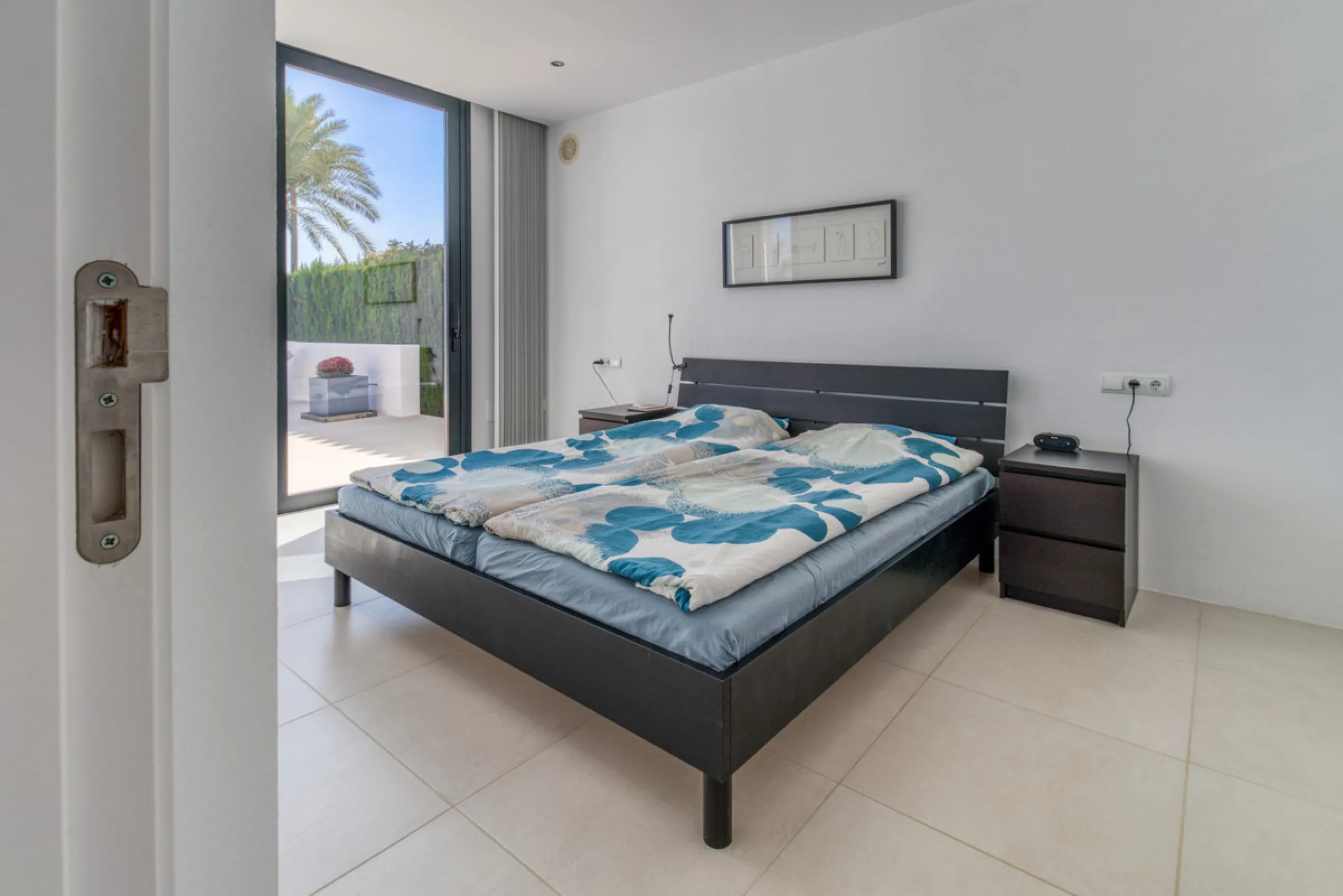Villa for sale in , Mijas Costa with 4 bedrooms, 3 bathrooms, 1 toilet and with orientation south, with private swimming pool, private garage and private garden. Regarding property dimensions, it has 405 m² built and 963 m² plot. Has the following facilit