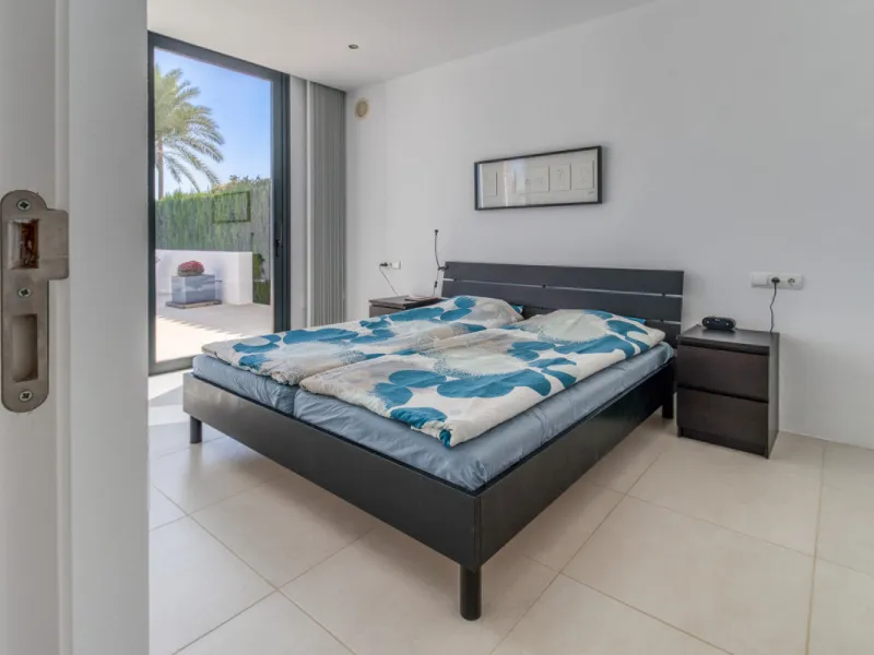 Villa for sale in , Mijas Costa with 4 bedrooms, 3 bathrooms, 1 toilet and with orientation south, with private swimming pool, private garage and private garden. Regarding property dimensions, it has 405 m² built and 963 m² plot. Has the following facilit