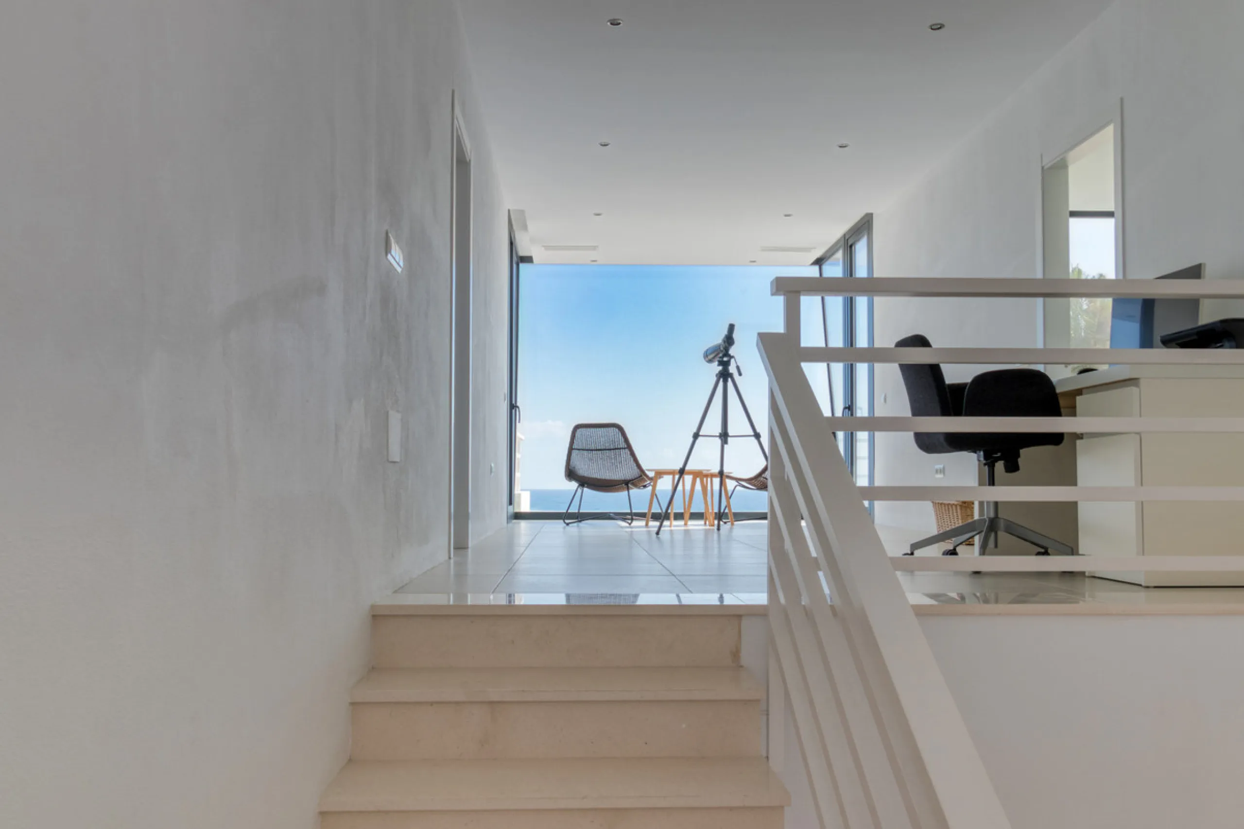 Villa for sale in , Mijas Costa with 4 bedrooms, 3 bathrooms, 1 toilet and with orientation south, with private swimming pool, private garage and private garden. Regarding property dimensions, it has 405 m² built and 963 m² plot. Has the following facilit