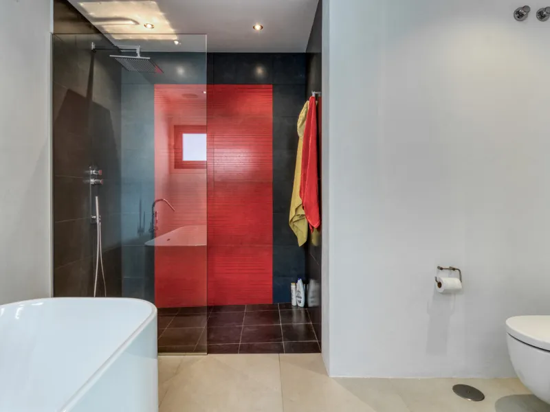 Villa for sale in , Mijas Costa with 4 bedrooms, 3 bathrooms, 1 toilet and with orientation south, with private swimming pool, private garage and private garden. Regarding property dimensions, it has 405 m² built and 963 m² plot. Has the following facilit