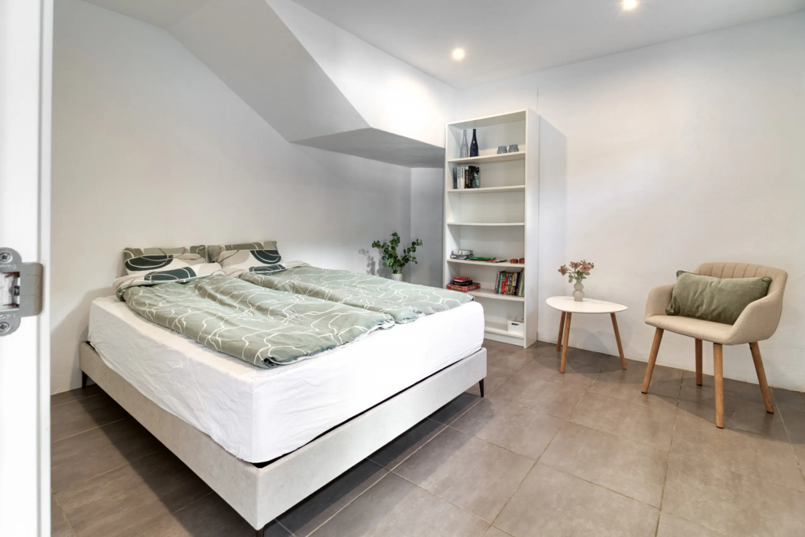 Villa for sale in , Mijas Costa with 4 bedrooms, 3 bathrooms, 1 toilet and with orientation south, with private swimming pool, private garage and private garden. Regarding property dimensions, it has 405 m² built and 963 m² plot. Has the following facilit