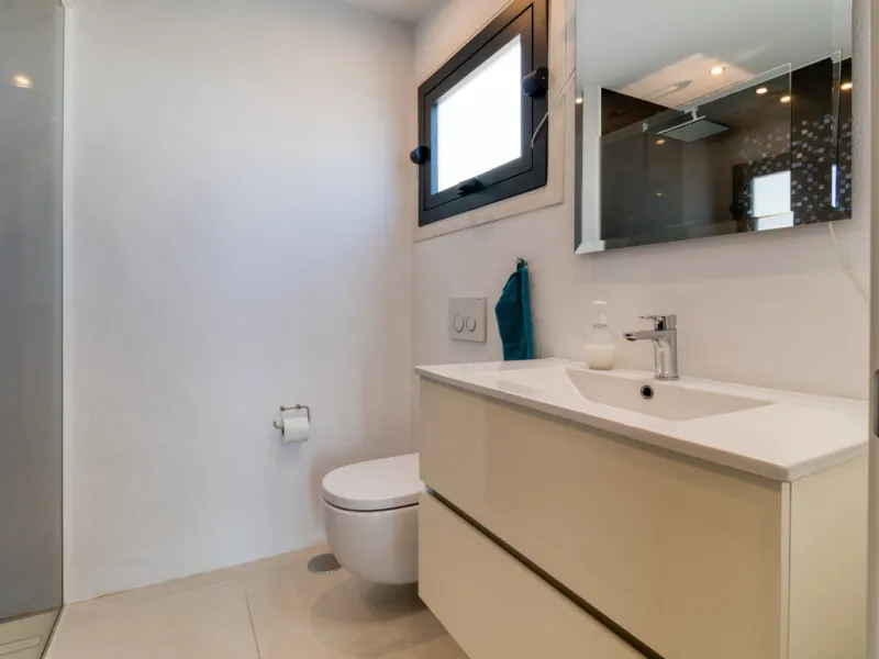 Villa for sale in , Mijas Costa with 4 bedrooms, 3 bathrooms, 1 toilet and with orientation south, with private swimming pool, private garage and private garden. Regarding property dimensions, it has 405 m² built and 963 m² plot. Has the following facilit