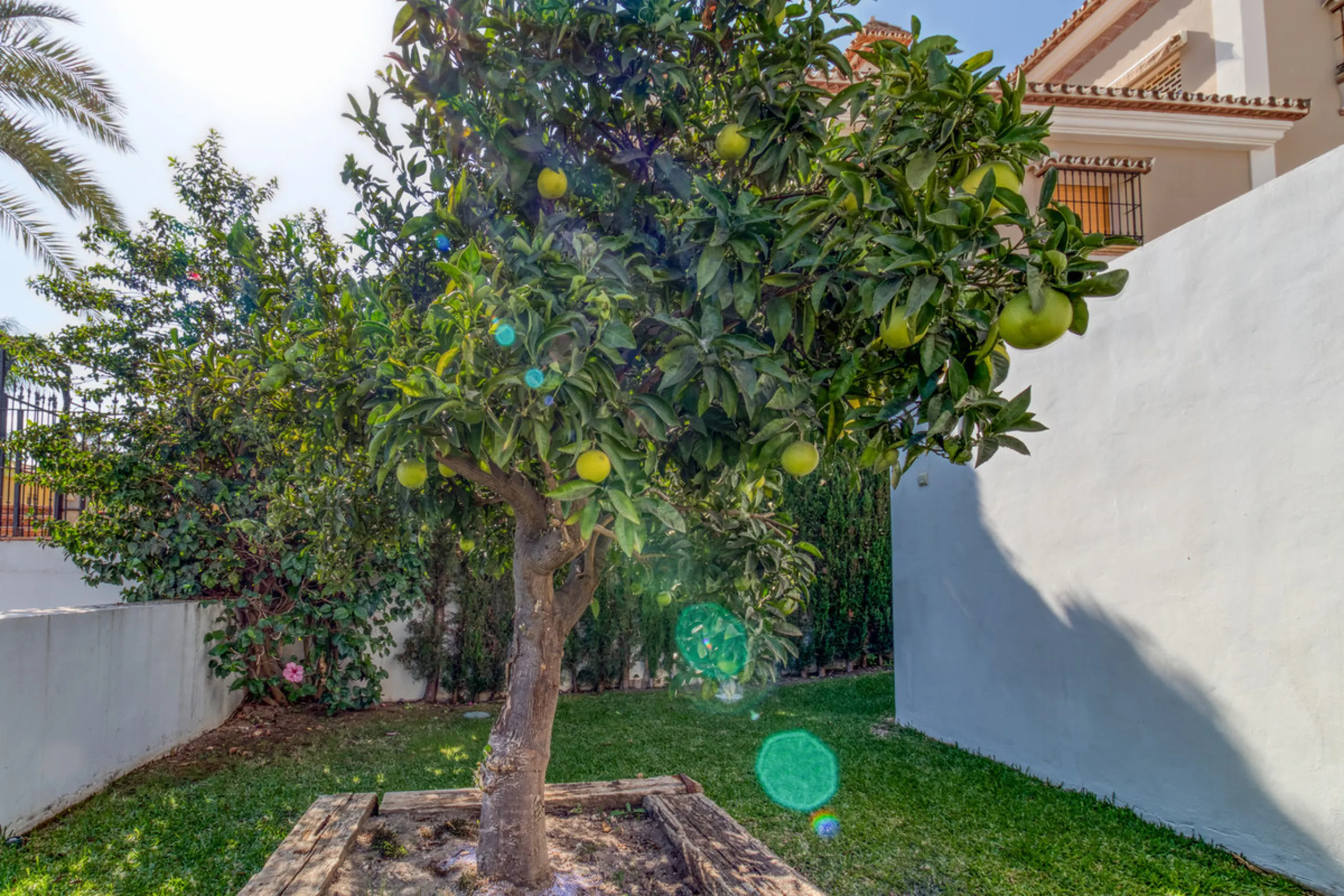 Villa for sale in , Mijas Costa with 4 bedrooms, 3 bathrooms, 1 toilet and with orientation south, with private swimming pool, private garage and private garden. Regarding property dimensions, it has 405 m² built and 963 m² plot. Has the following facilit