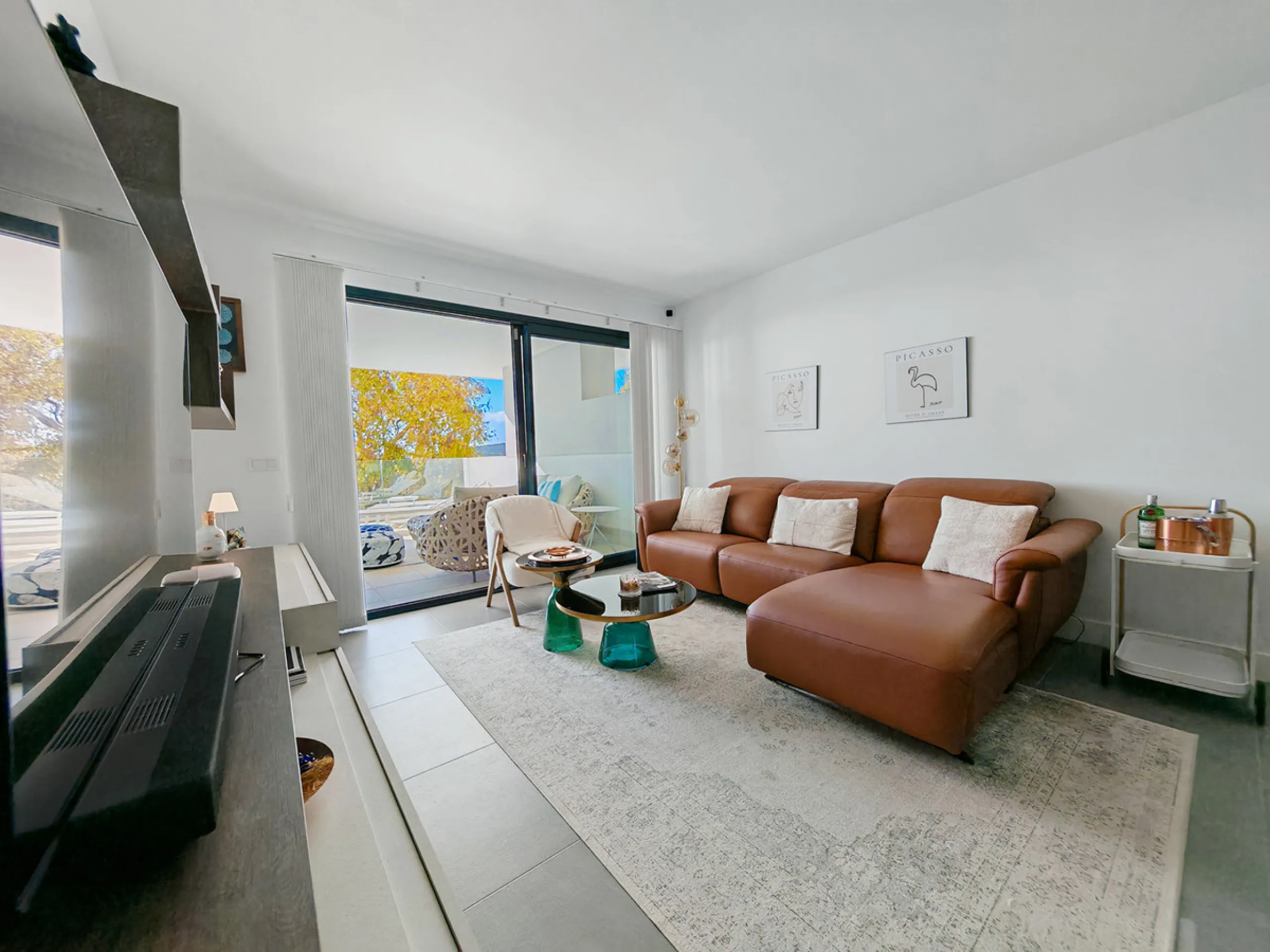 Apartment - Middle Floor Apartment в продаже в Manilva, Málaga. В доме 2 спален и 2 ванных комнат. Площадь дома 87 м²