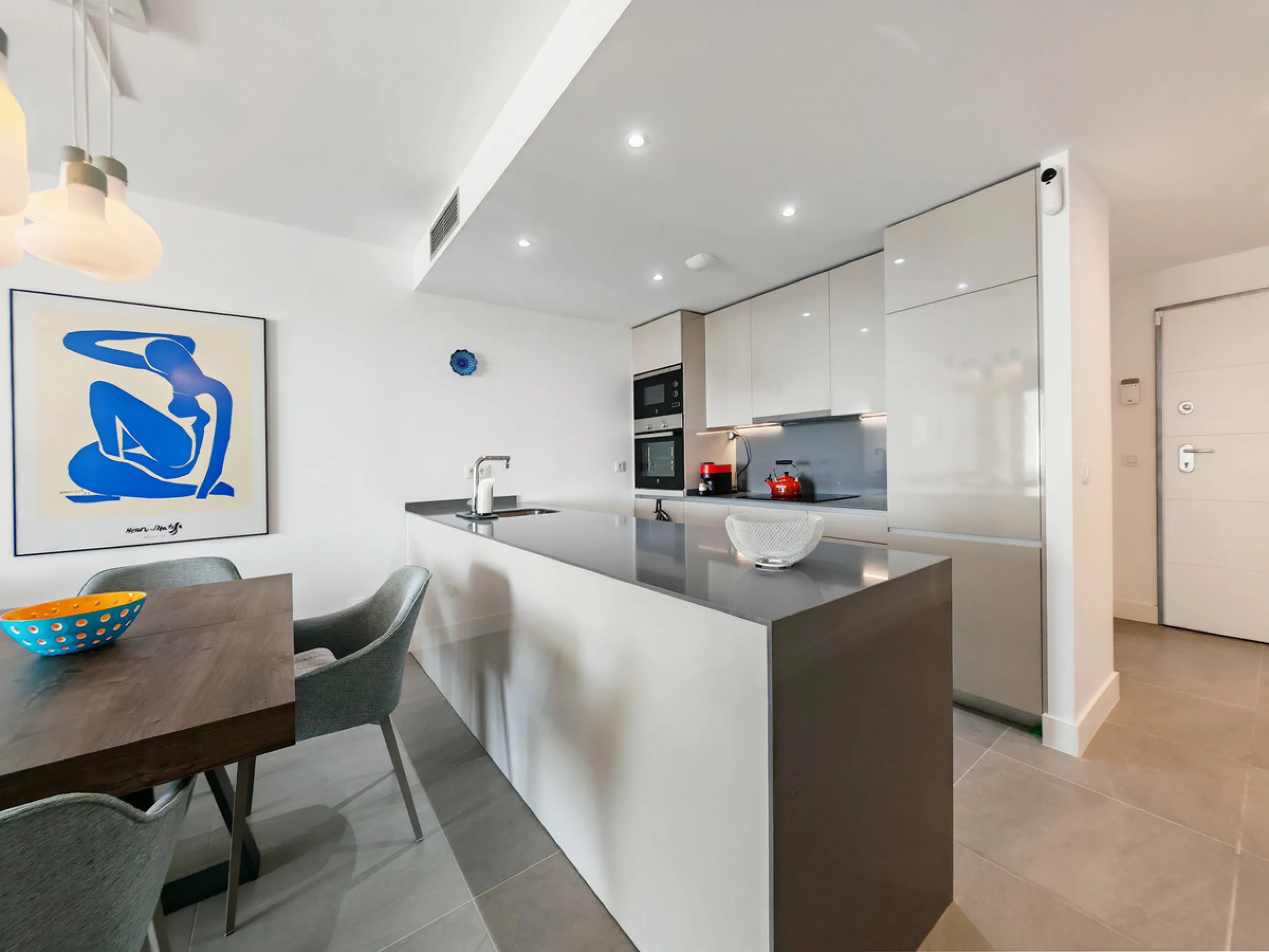 Apartment - Middle Floor Apartment в продаже в Manilva, Málaga. В доме 2 спален и 2 ванных комнат. Площадь дома 87 м²