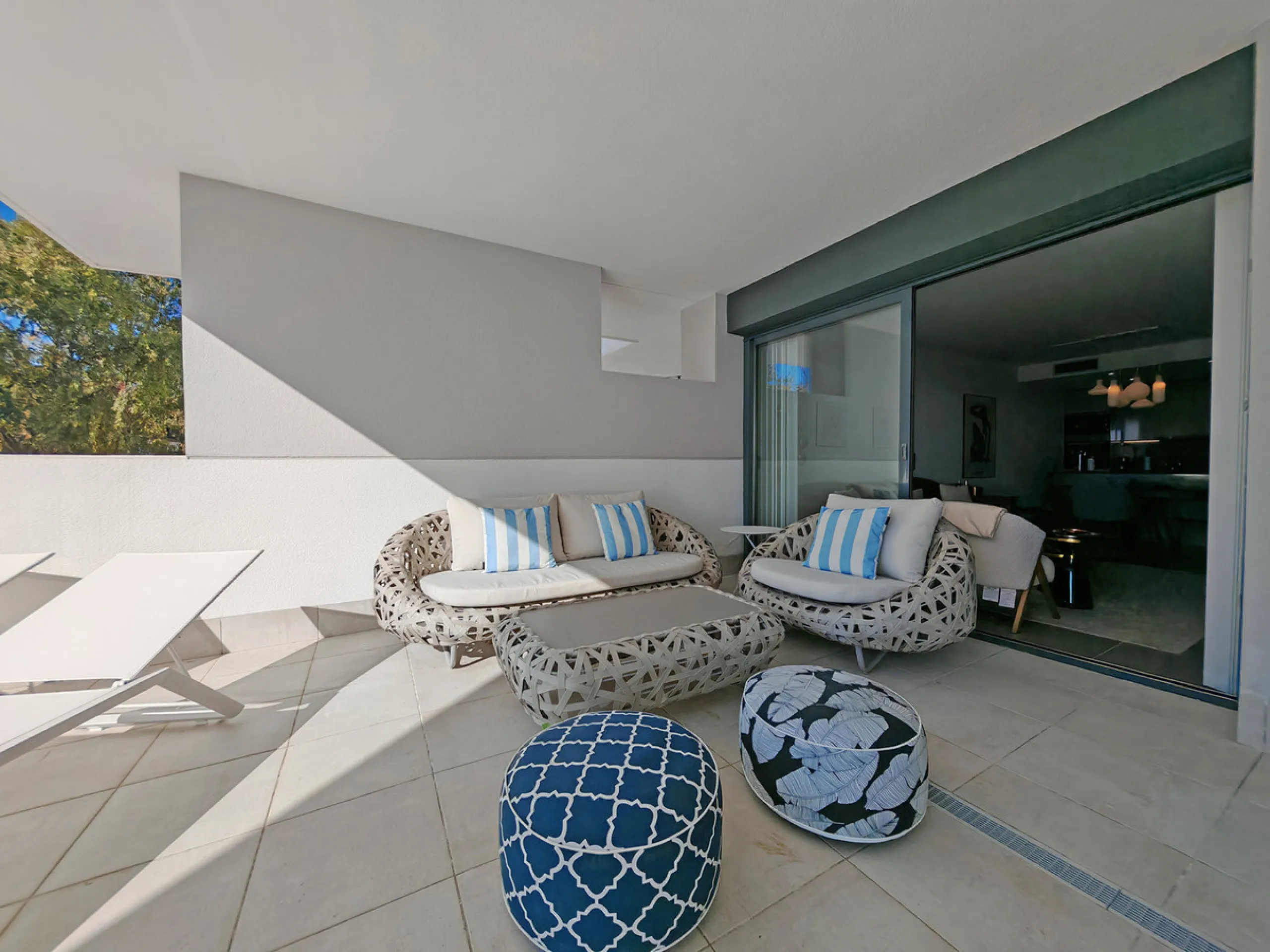 Apartment - Middle Floor Apartment в продаже в Manilva, Málaga. В доме 2 спален и 2 ванных комнат. Площадь дома 87 м²