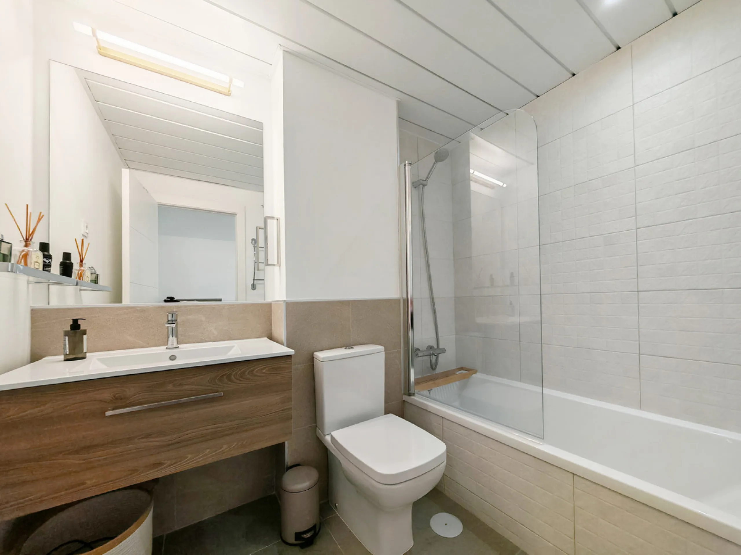 Apartment - Middle Floor Apartment в продаже в Manilva, Málaga. В доме 2 спален и 2 ванных комнат. Площадь дома 87 м²