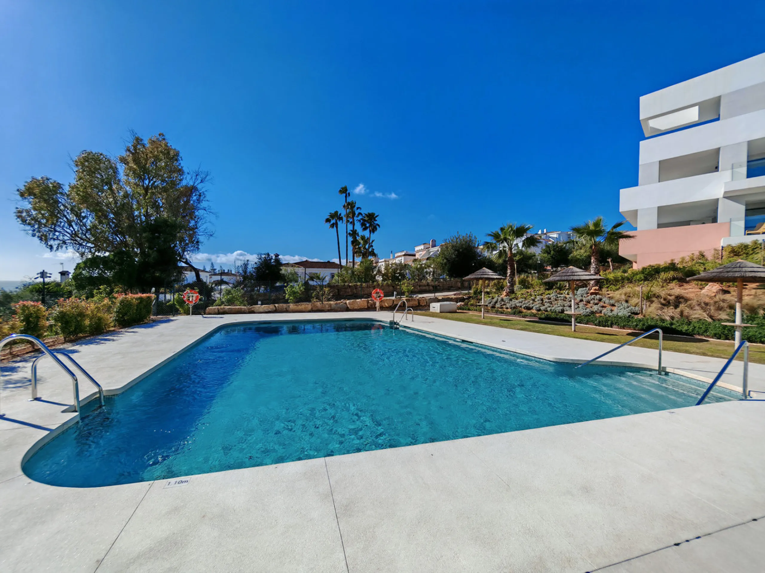 Apartment - Middle Floor Apartment в продаже в Manilva, Málaga. В доме 2 спален и 2 ванных комнат. Площадь дома 87 м²