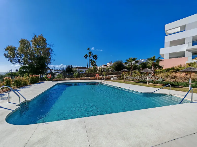 Apartment - Middle Floor Apartment в продаже в Manilva, Málaga. В доме 2 спален и 2 ванных комнат. Площадь дома 87 м²