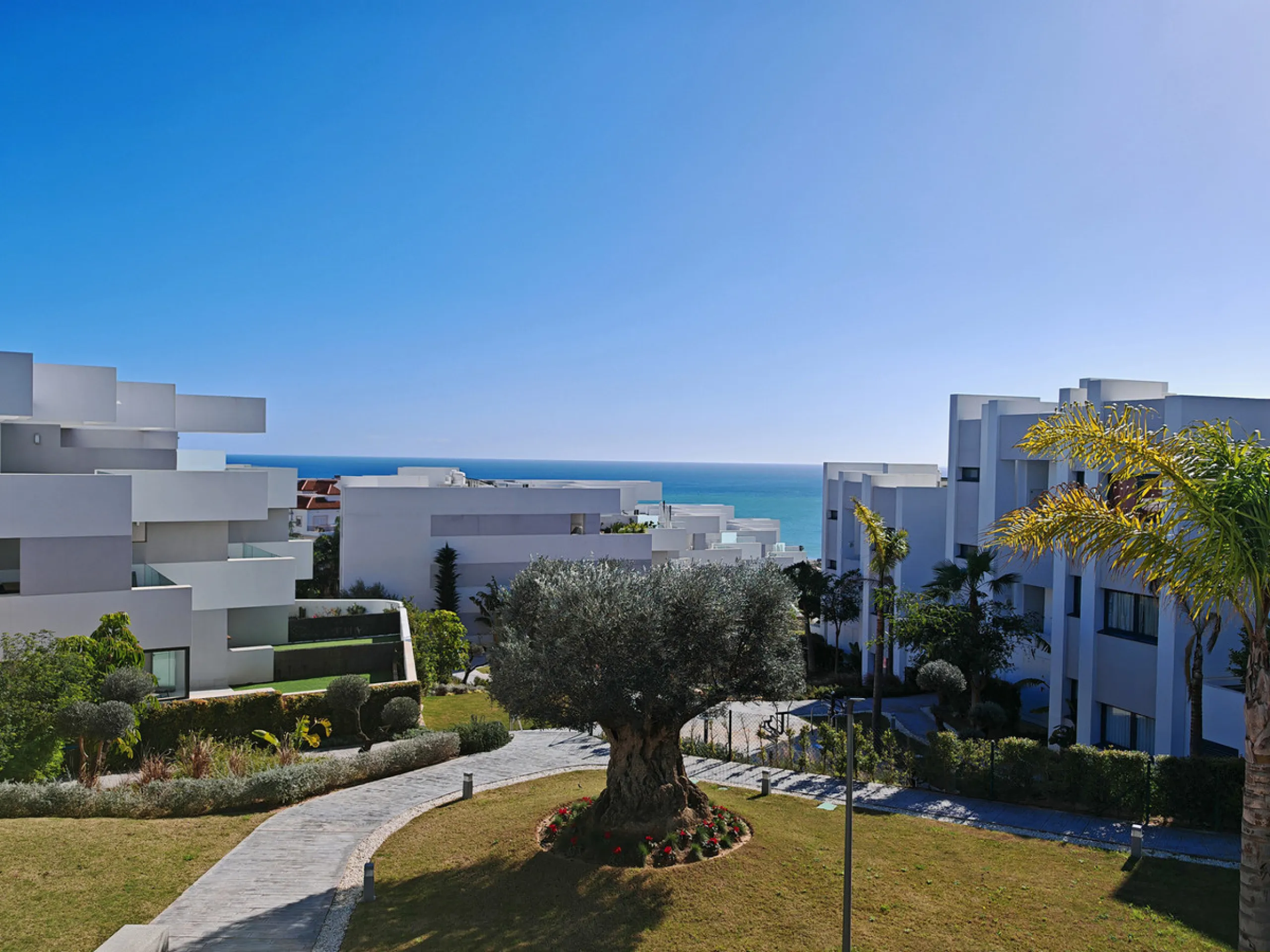 Apartment - Middle Floor Apartment в продаже в Manilva, Málaga. В доме 2 спален и 2 ванных комнат. Площадь дома 87 м²
