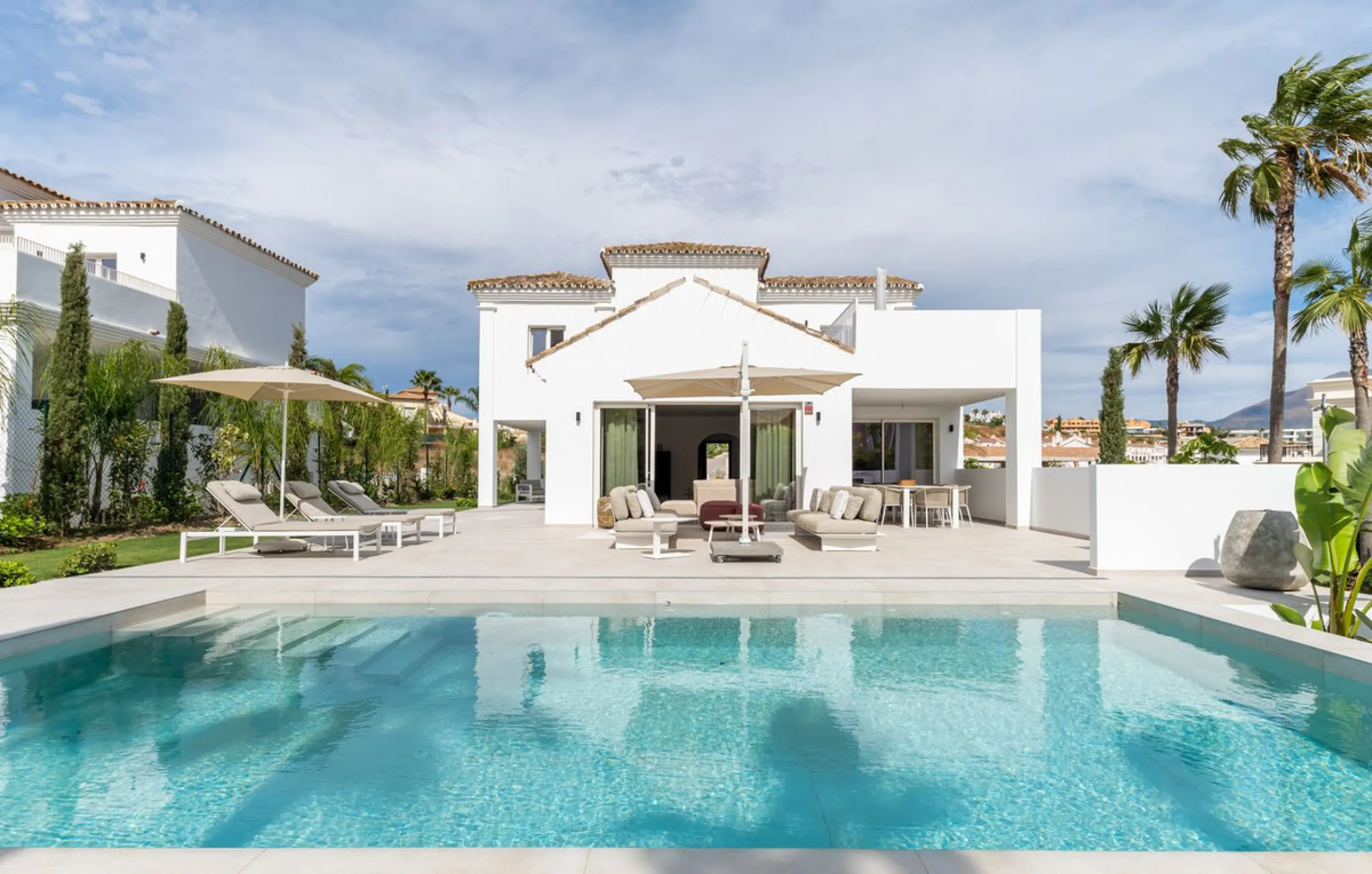 House - Detached Villa в продаже в Casares, Málaga. В доме 4 спален и 4 ванных комнат. Площадь дома 350 м². Площадь участка 950 м²