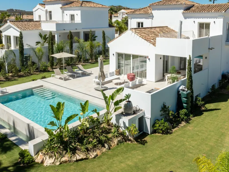 House - Detached Villa в продаже в Casares, Málaga. В доме 4 спален и 4 ванных комнат. Площадь дома 350 м². Площадь участка 950 м²