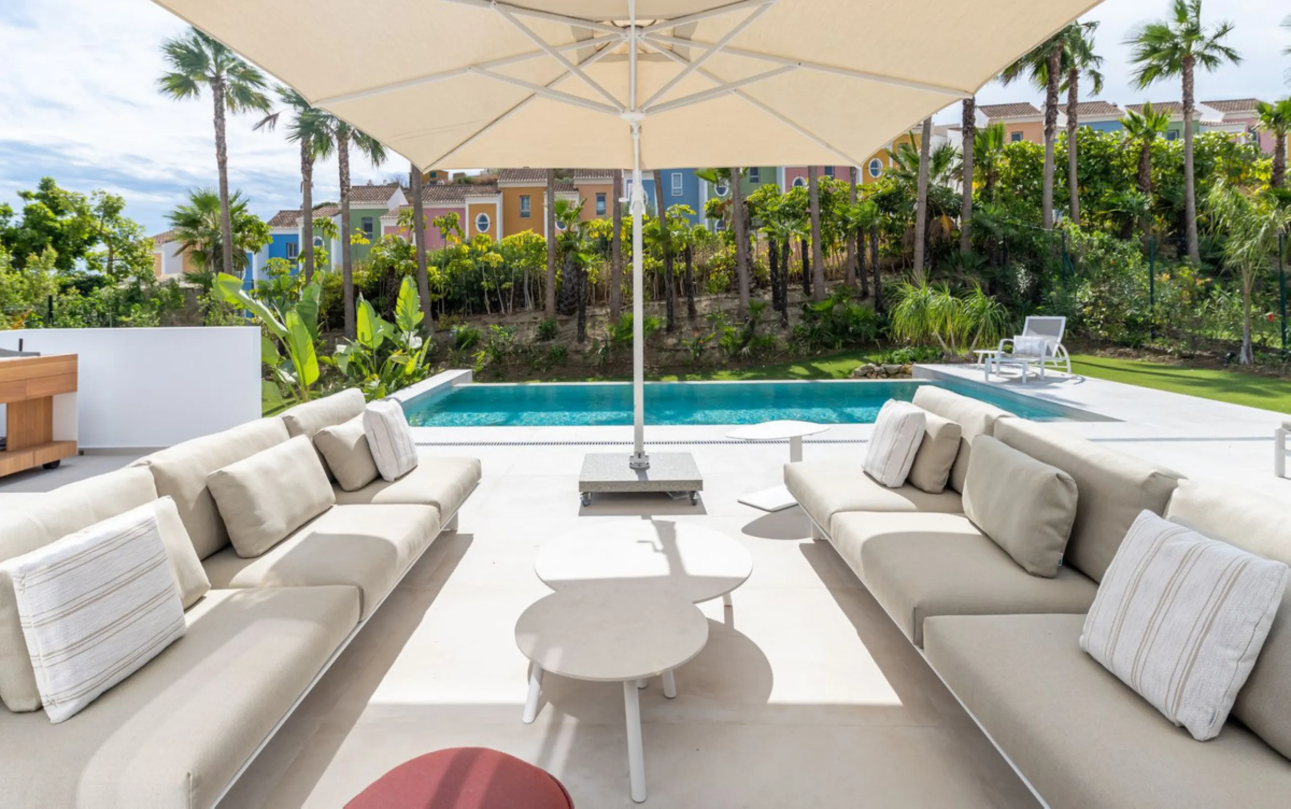 House - Detached Villa в продаже в Casares, Málaga. В доме 4 спален и 4 ванных комнат. Площадь дома 350 м². Площадь участка 950 м²
