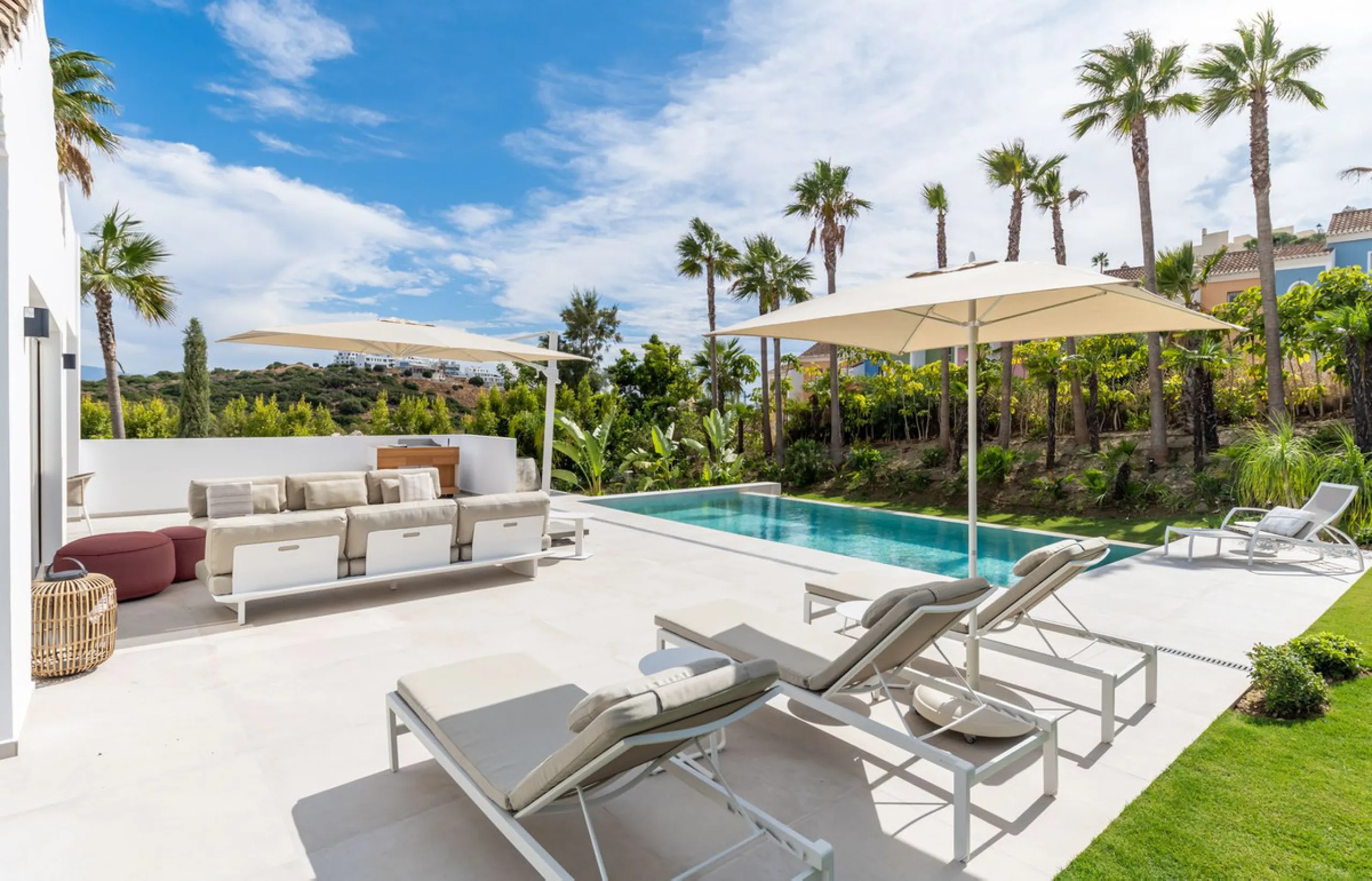 House - Detached Villa в продаже в Casares, Málaga. В доме 4 спален и 4 ванных комнат. Площадь дома 350 м². Площадь участка 950 м²