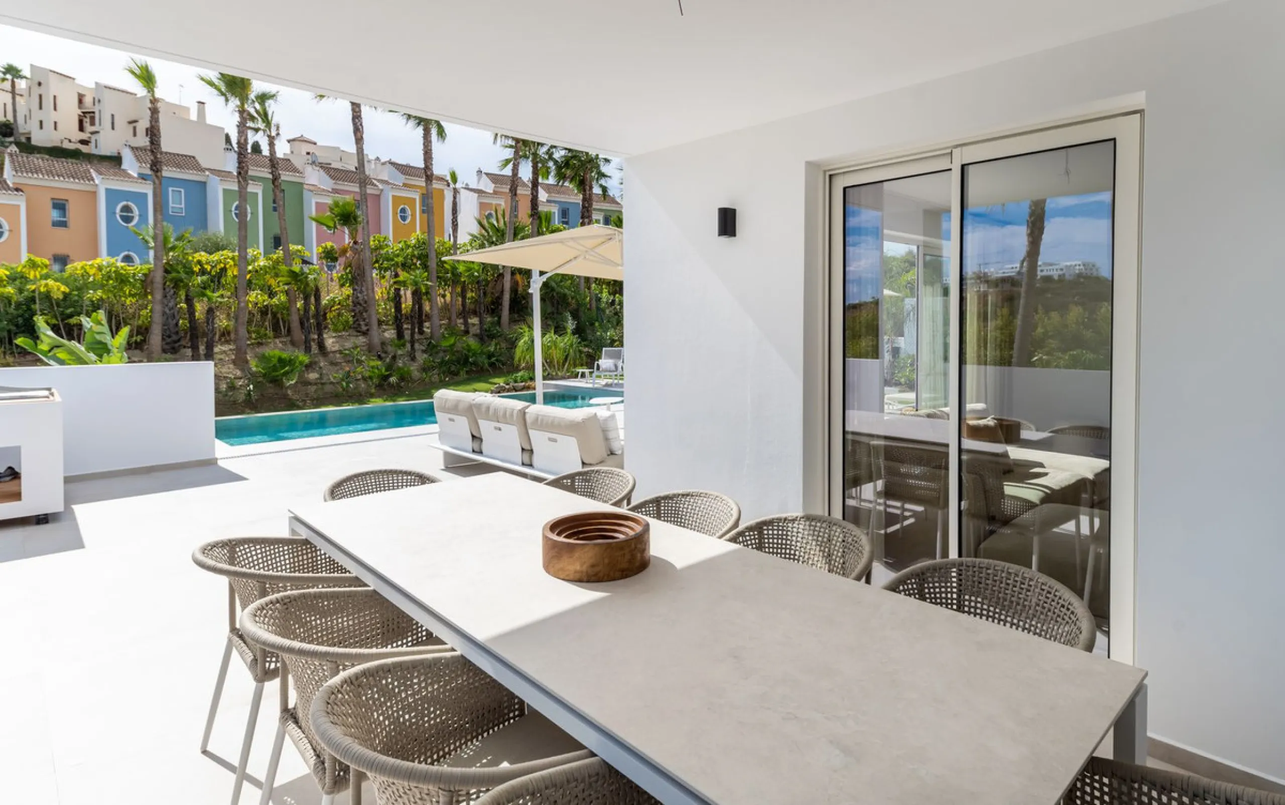 House - Detached Villa в продаже в Casares, Málaga. В доме 4 спален и 4 ванных комнат. Площадь дома 350 м². Площадь участка 950 м²