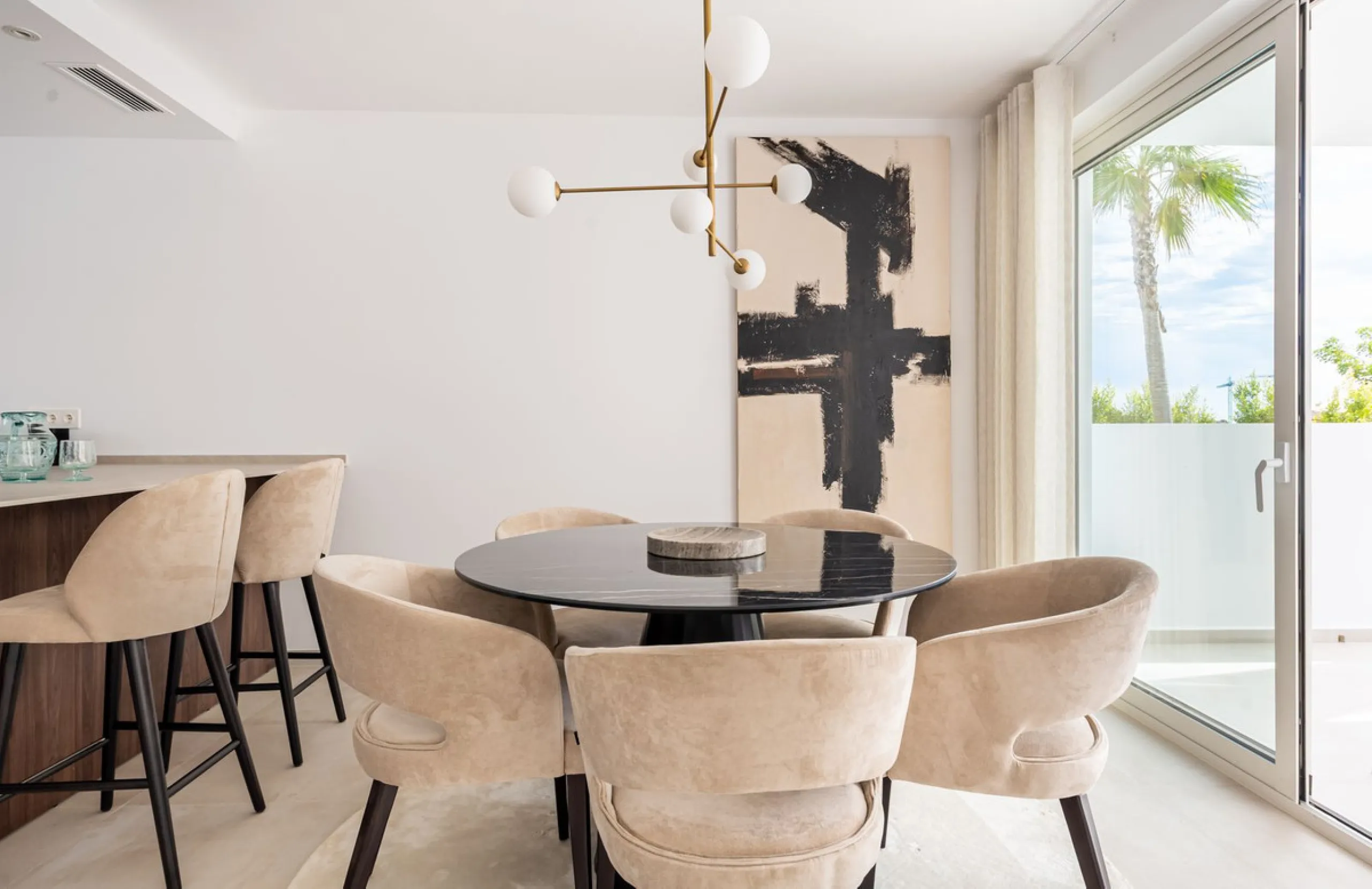 House - Detached Villa в продаже в Casares, Málaga. В доме 4 спален и 4 ванных комнат. Площадь дома 350 м². Площадь участка 950 м²
