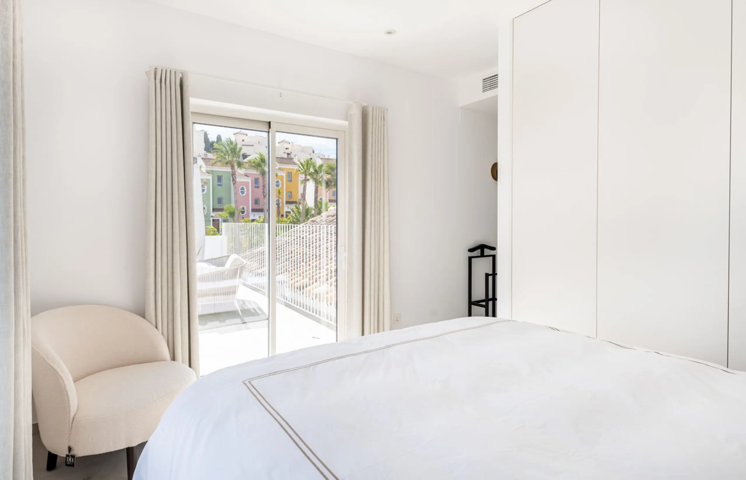 House - Detached Villa в продаже в Casares, Málaga. В доме 4 спален и 4 ванных комнат. Площадь дома 350 м². Площадь участка 950 м²