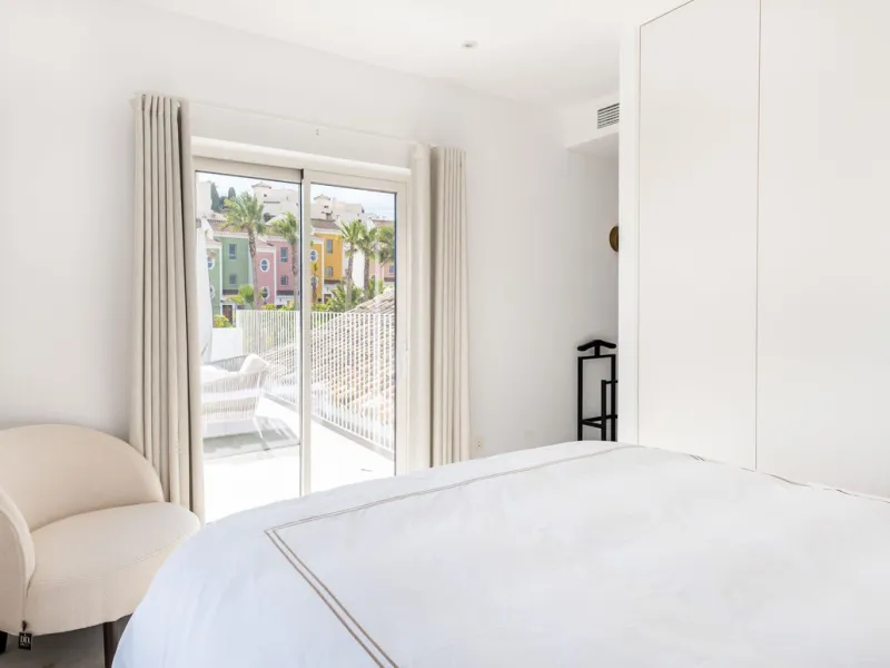 House - Detached Villa в продаже в Casares, Málaga. В доме 4 спален и 4 ванных комнат. Площадь дома 350 м². Площадь участка 950 м²