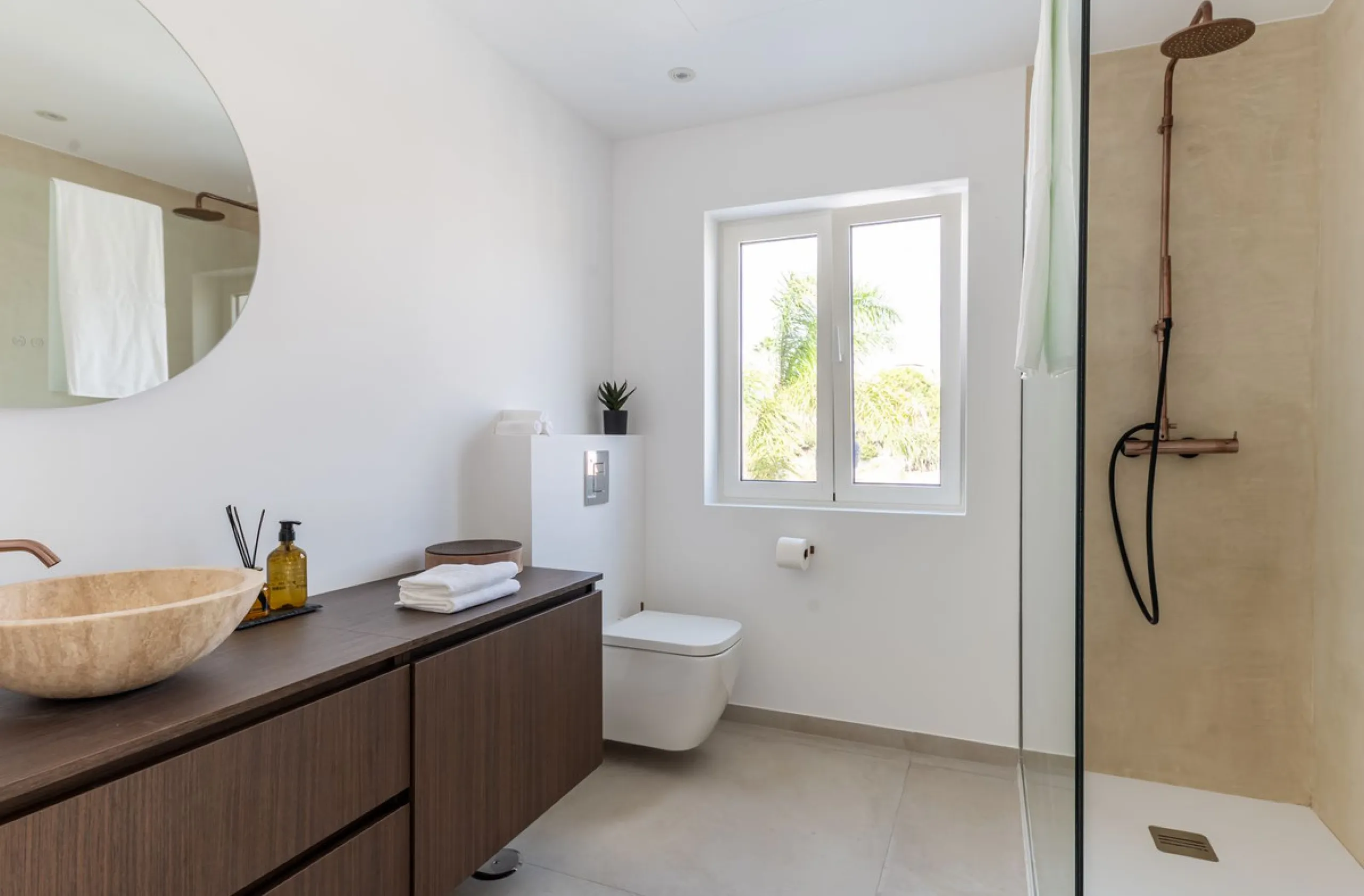 House - Detached Villa в продаже в Casares, Málaga. В доме 4 спален и 4 ванных комнат. Площадь дома 350 м². Площадь участка 950 м²