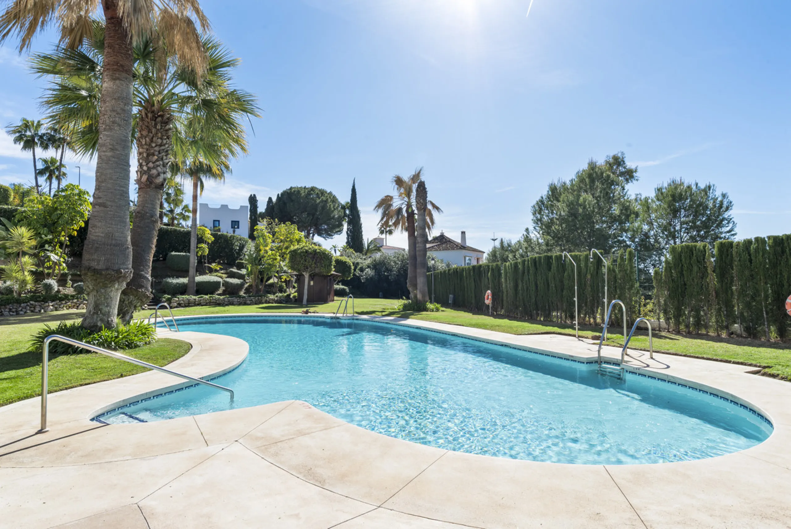 Fully Renovated 3-Bedroom Apartment in Aloha Royal, Nueva Andalucía, Marbella