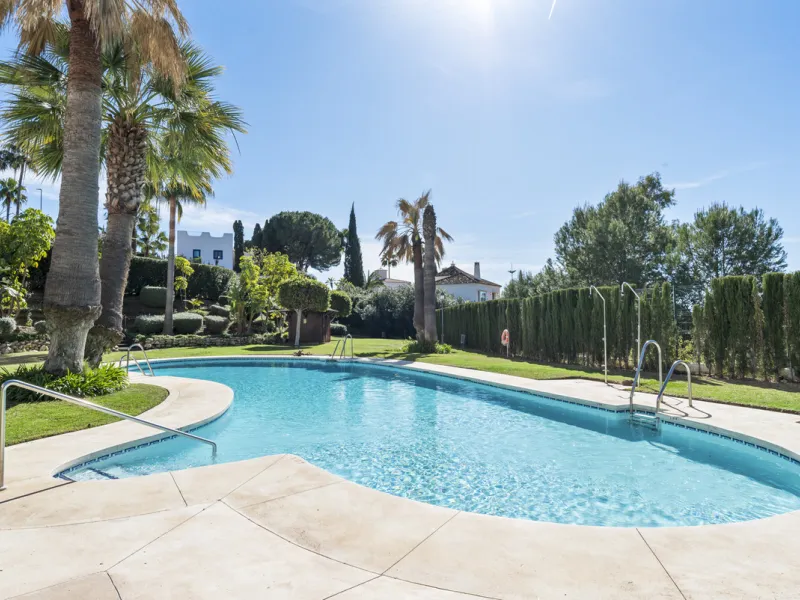 Fully Renovated 3-Bedroom Apartment in Aloha Royal, Nueva Andalucía, Marbella